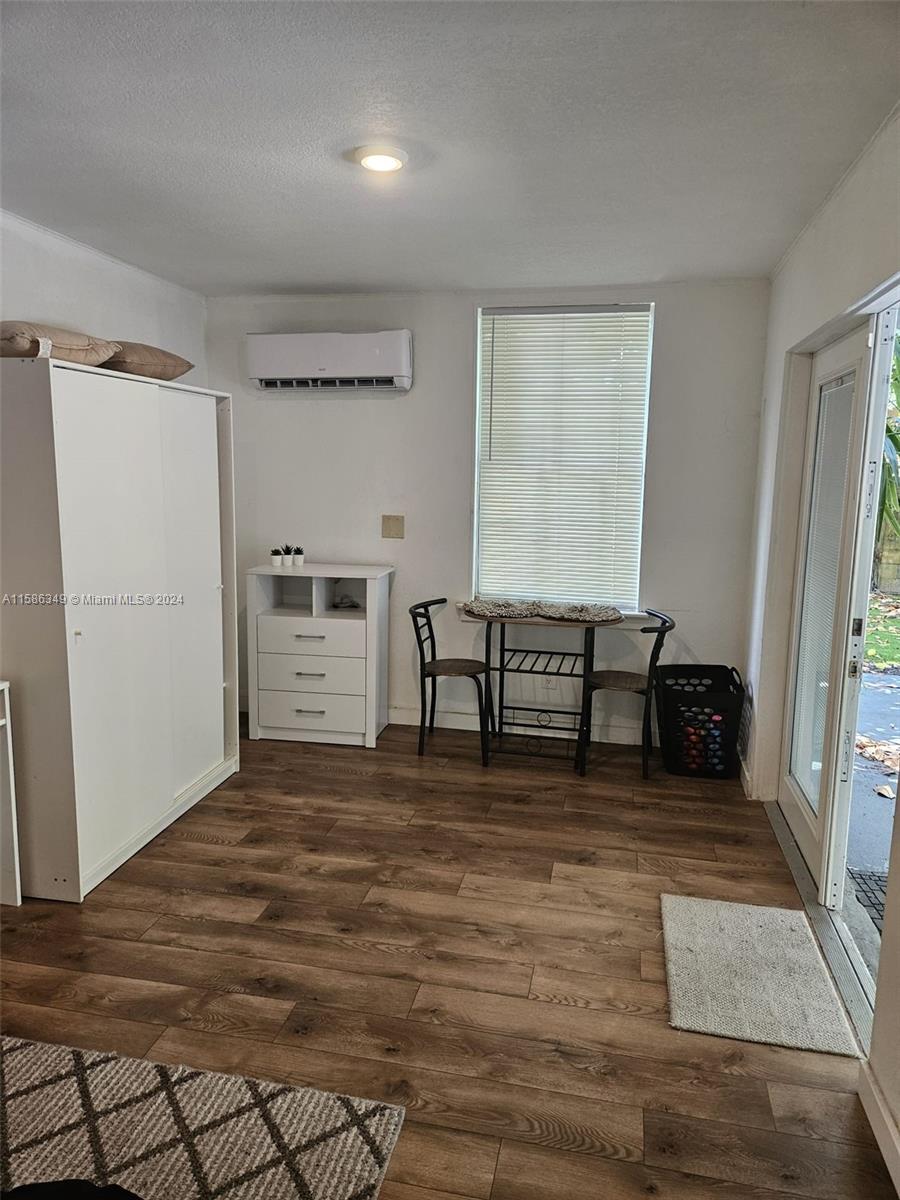 LAKE FOREST SEC 4 - Residential Lease