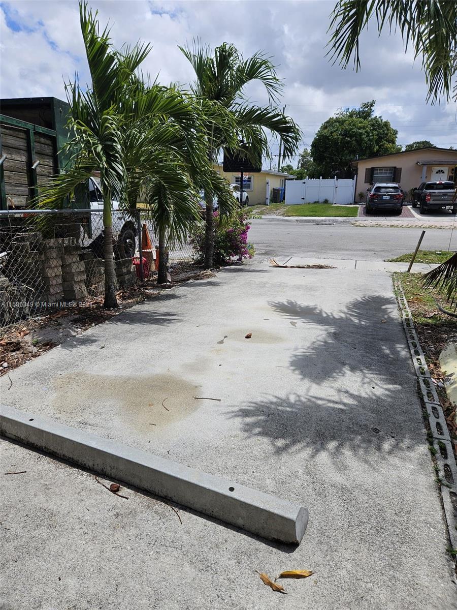 LAKE FOREST SEC 4 - Residential Lease