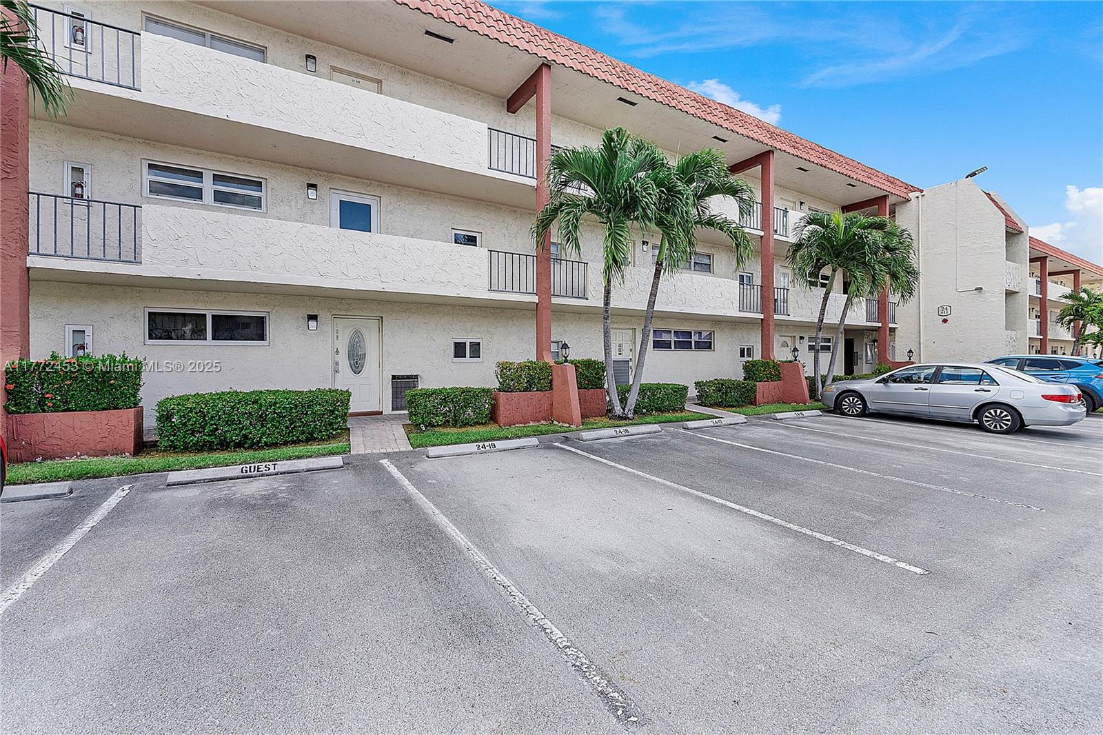 Property for Sale at 811 S Hollybrook Dr 108, Pembroke Pines, Miami-Dade County, Florida - Bedrooms: 2 
Bathrooms: 2  - $170,000