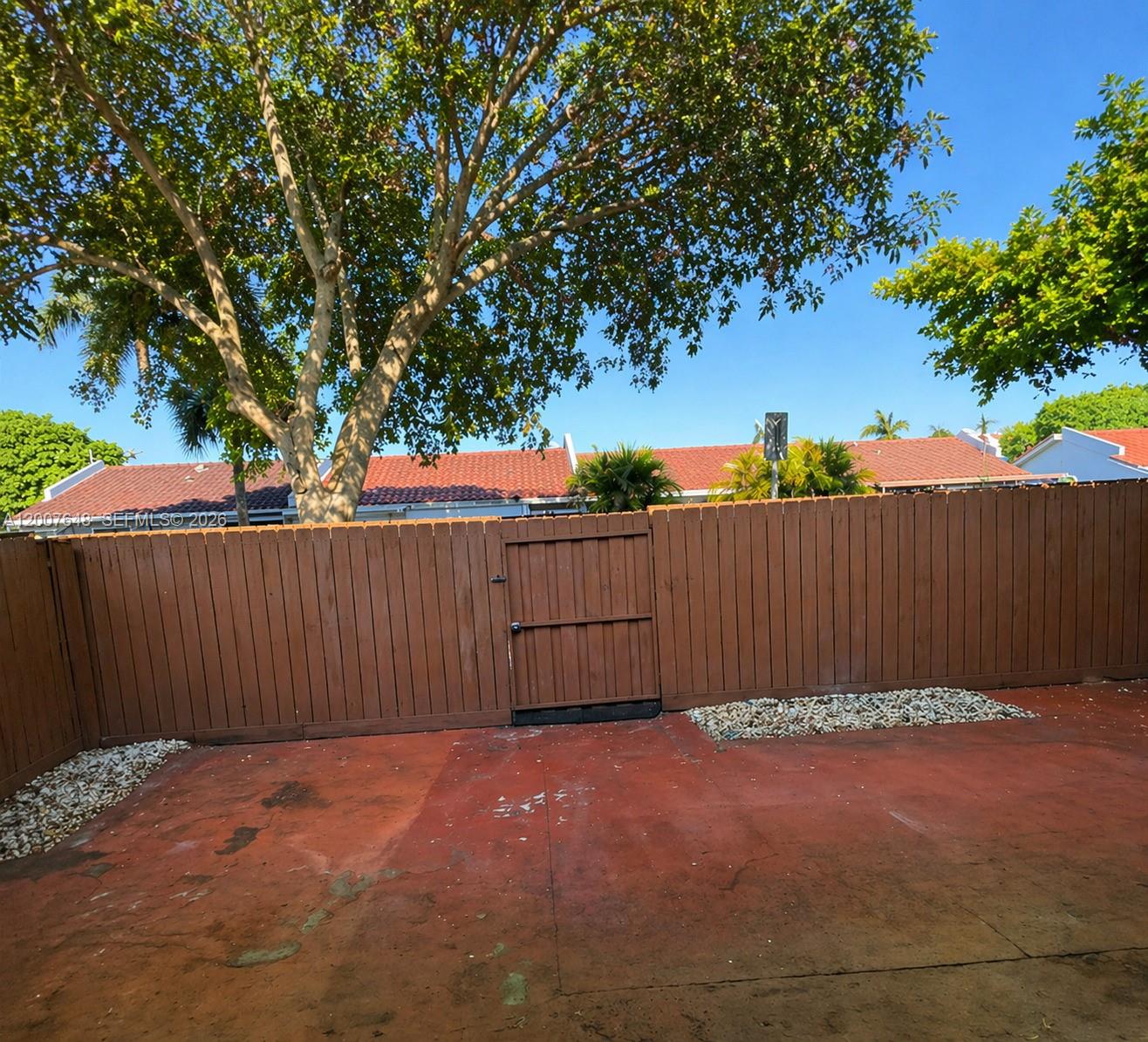 TENNIS VIEW CONDO PH I - Residential