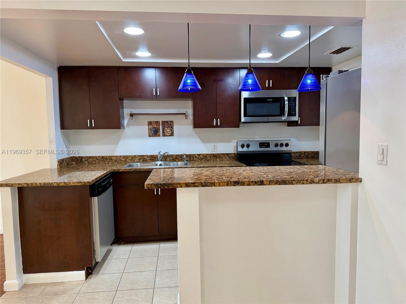 FOUNTAINVIEW CONDO - Residential Lease