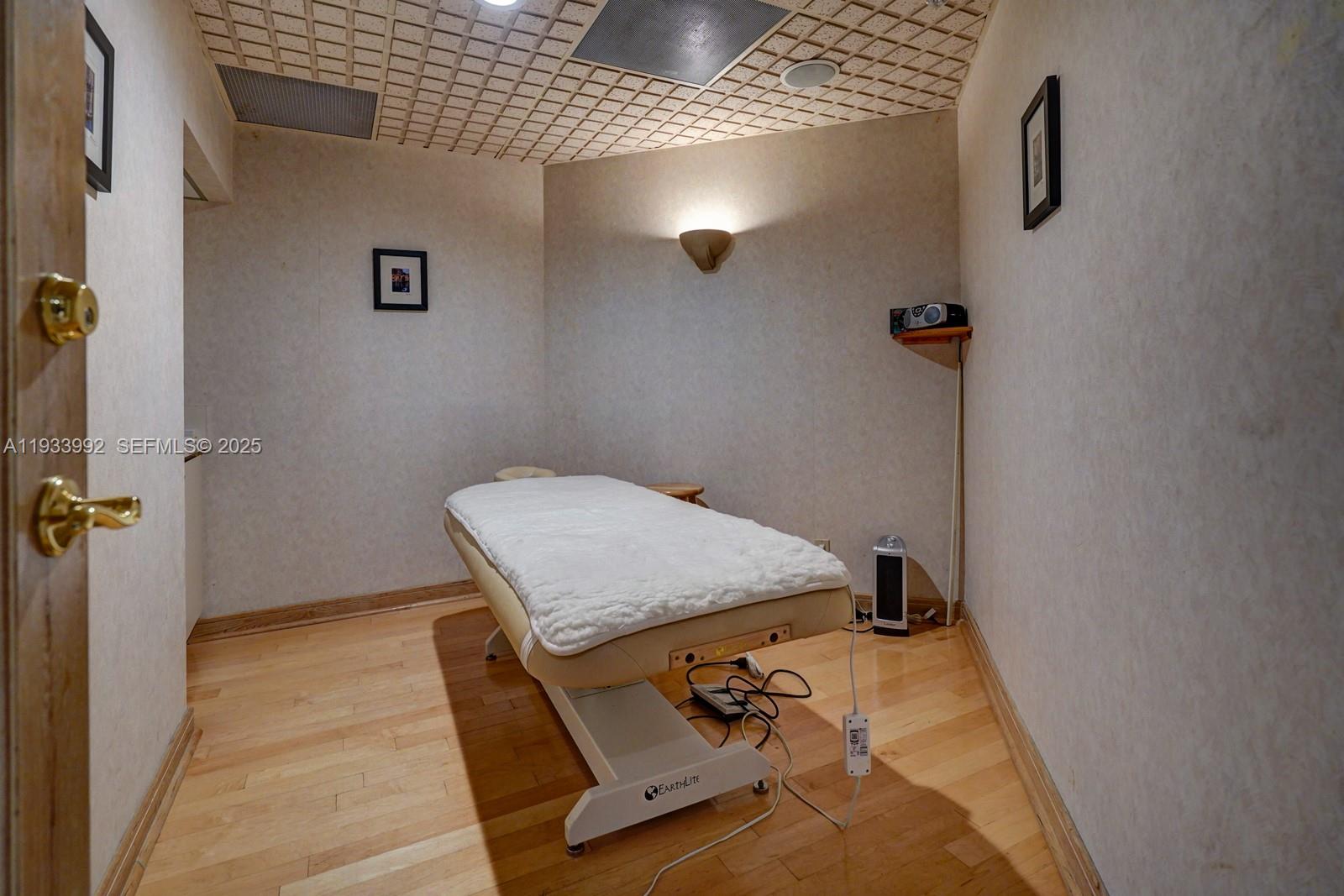 BAL HARBOUR TOWER CONDO - Residential