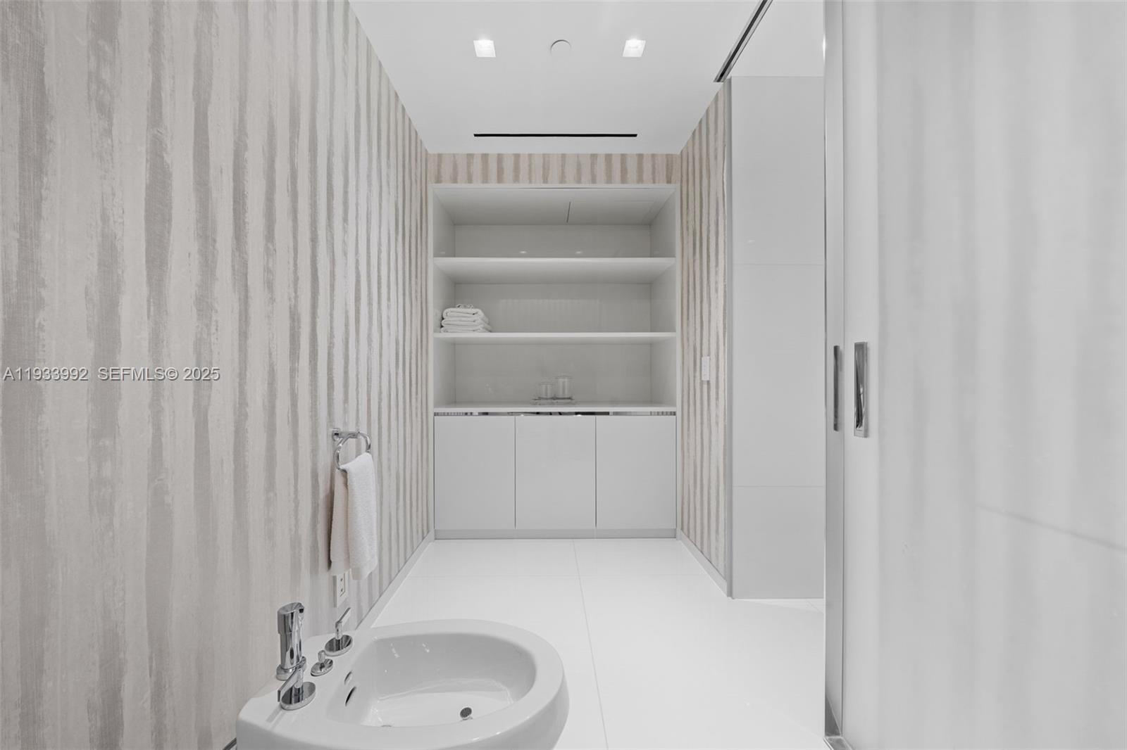 BAL HARBOUR TOWER CONDO - Residential