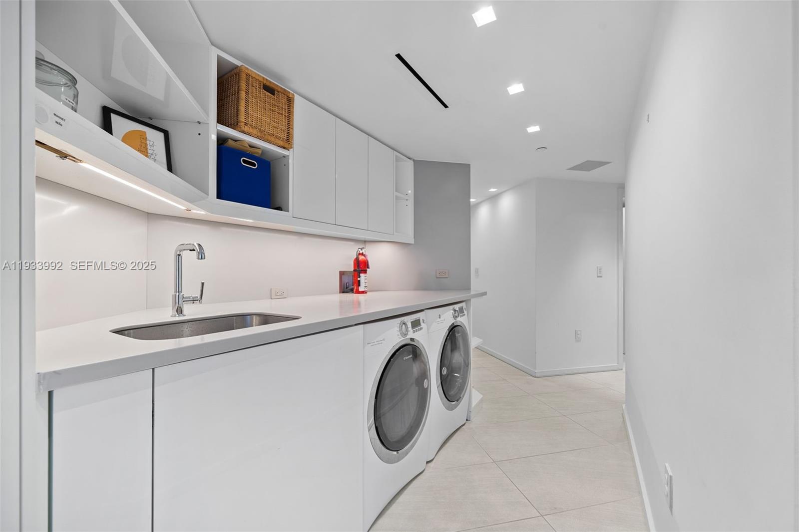 BAL HARBOUR TOWER CONDO - Residential