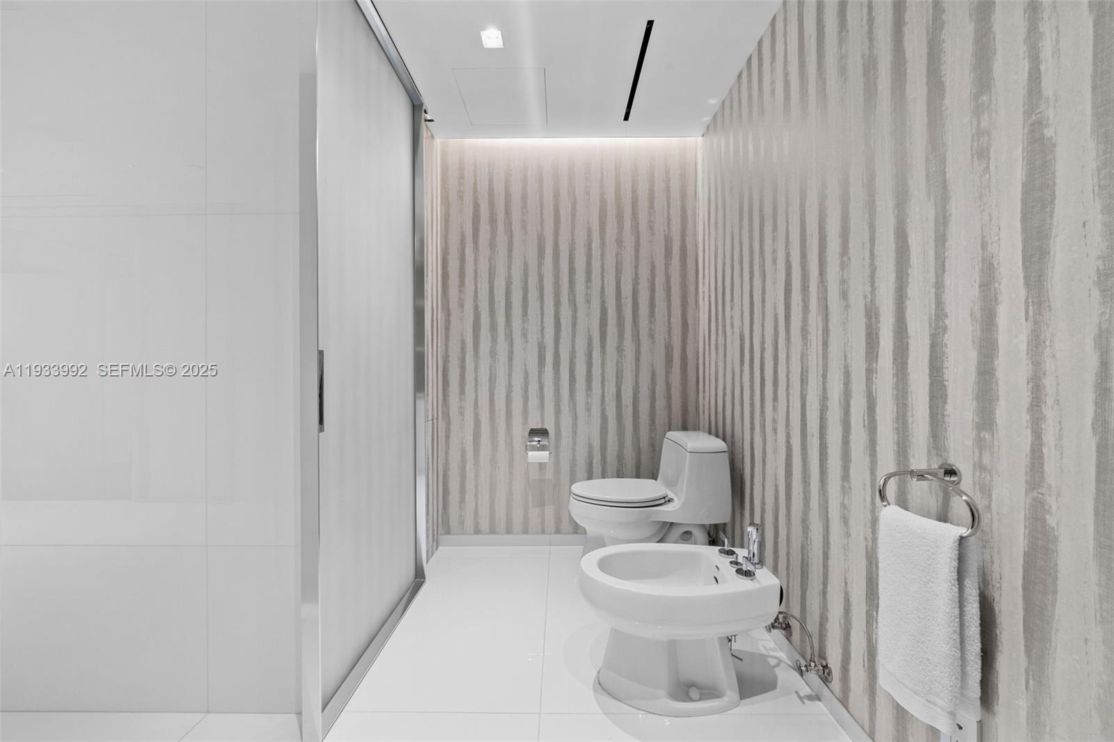 BAL HARBOUR TOWER CONDO - Residential