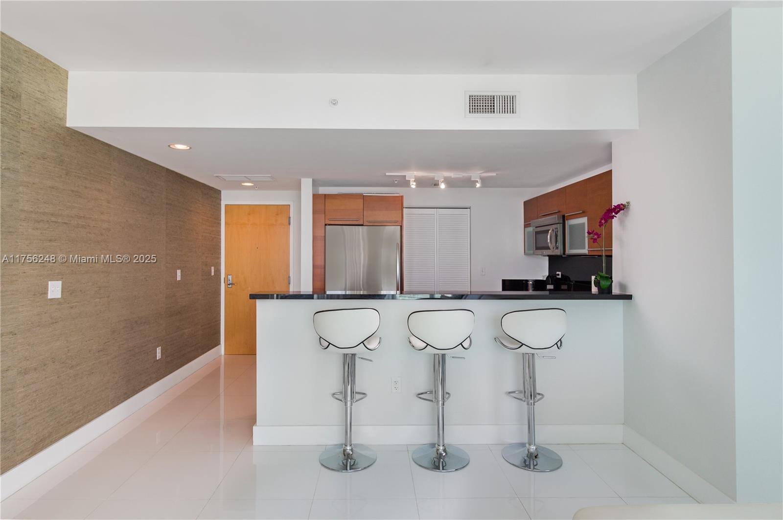 VIZCAYNE SOUTH CONDO - Residential