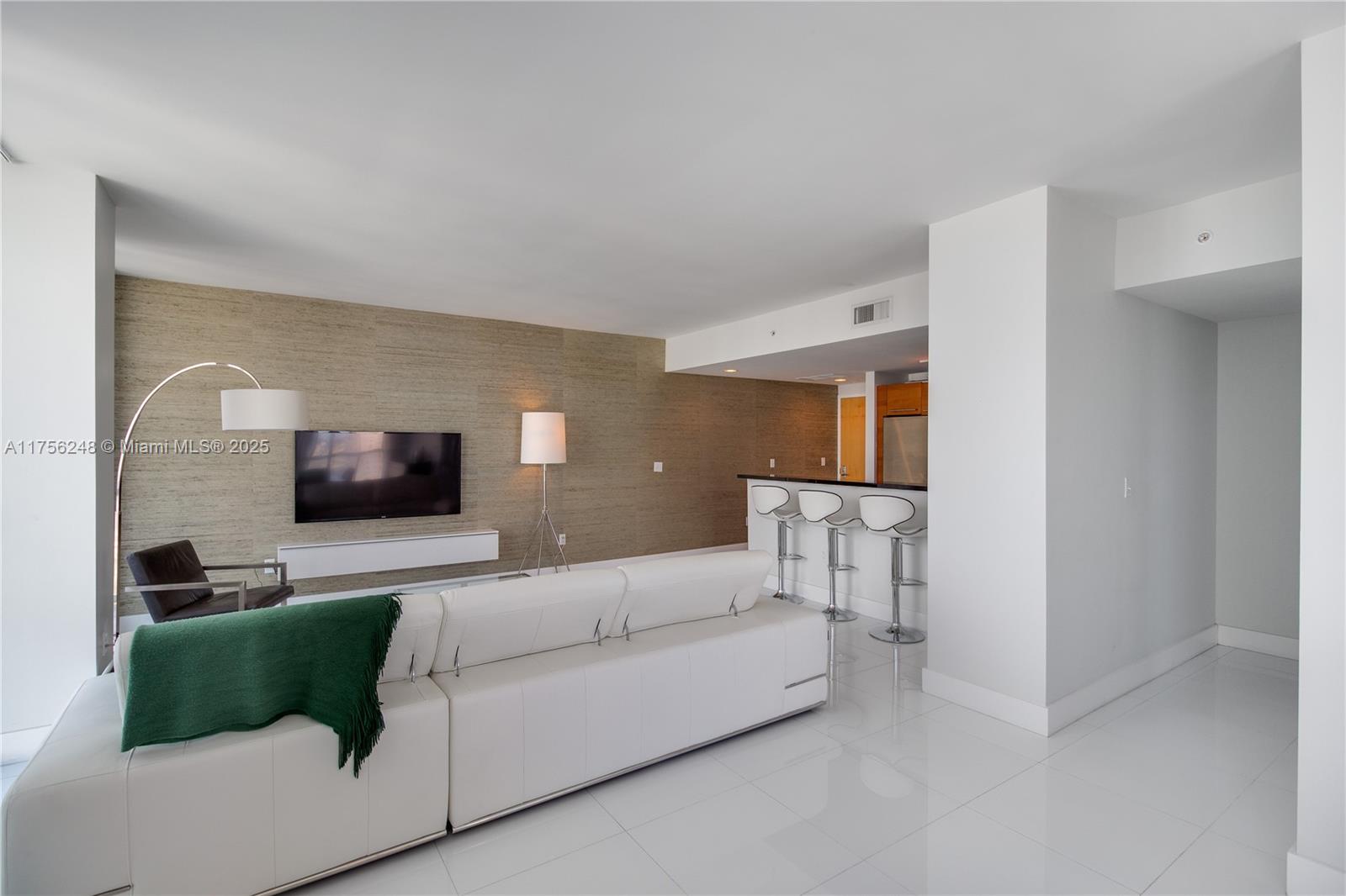 VIZCAYNE SOUTH CONDO - Residential