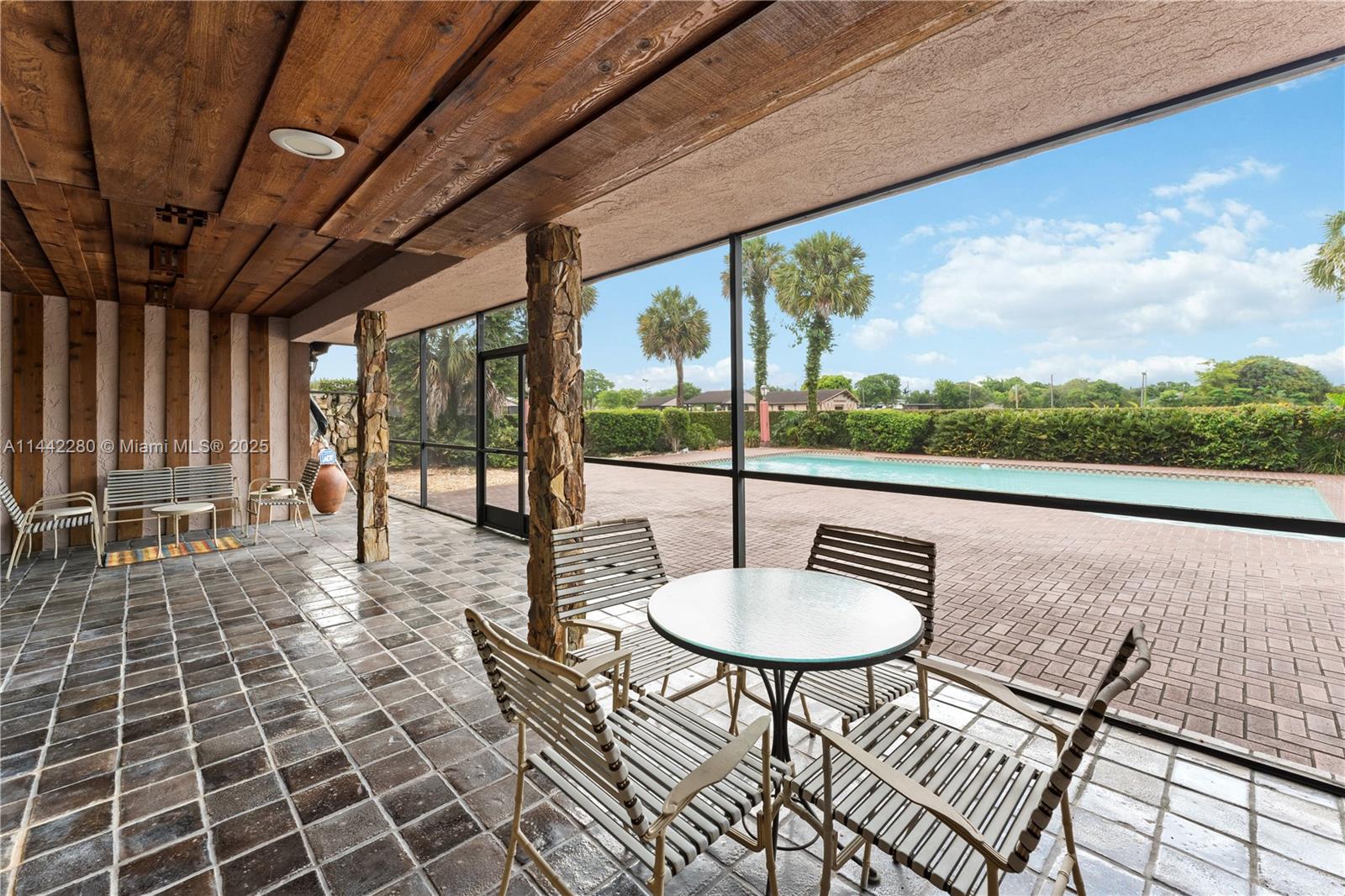 Horse Country - Land