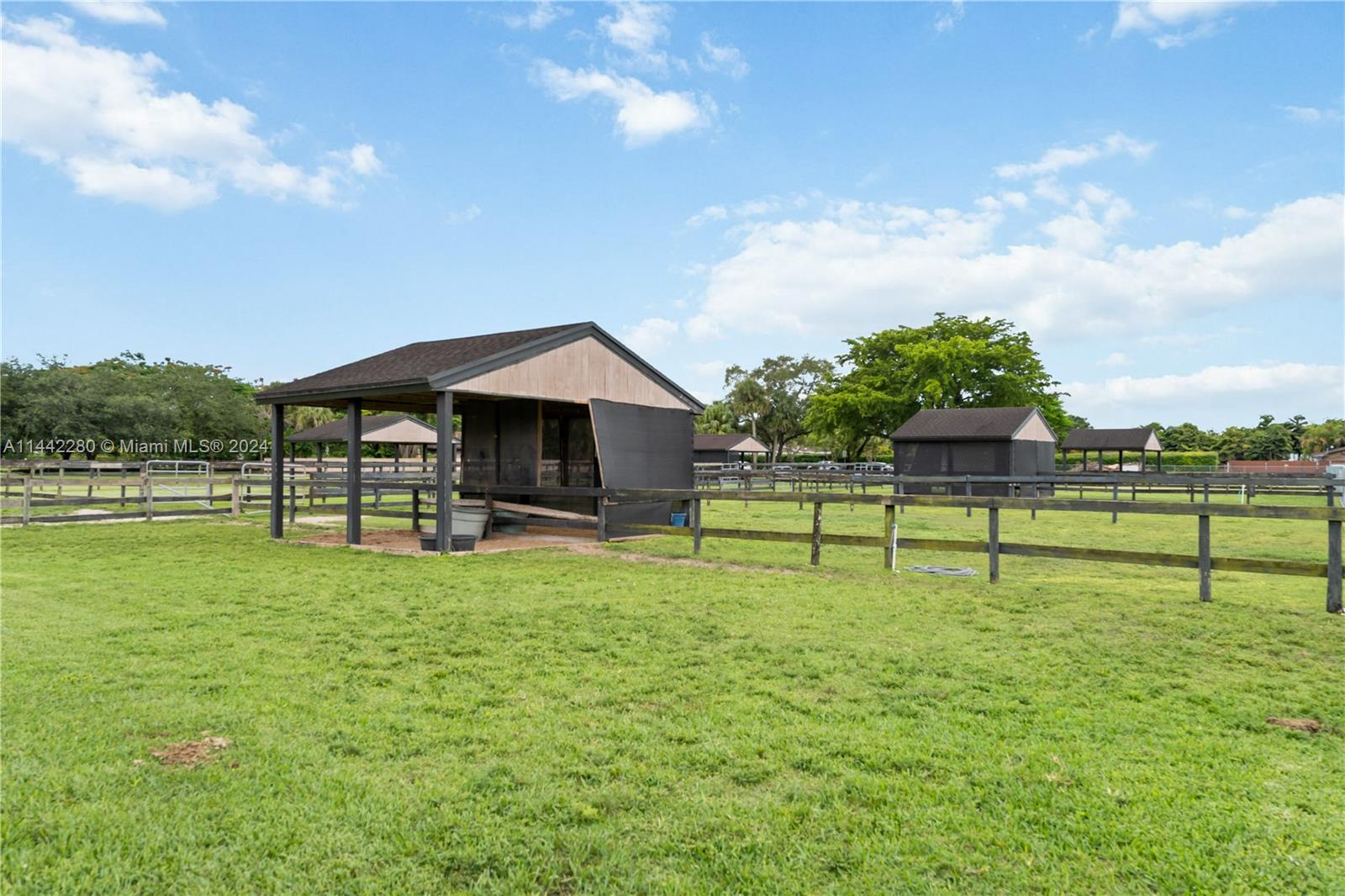 Horse Country - Land