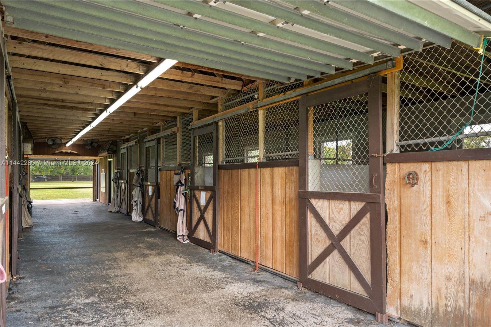 Horse Country - Land