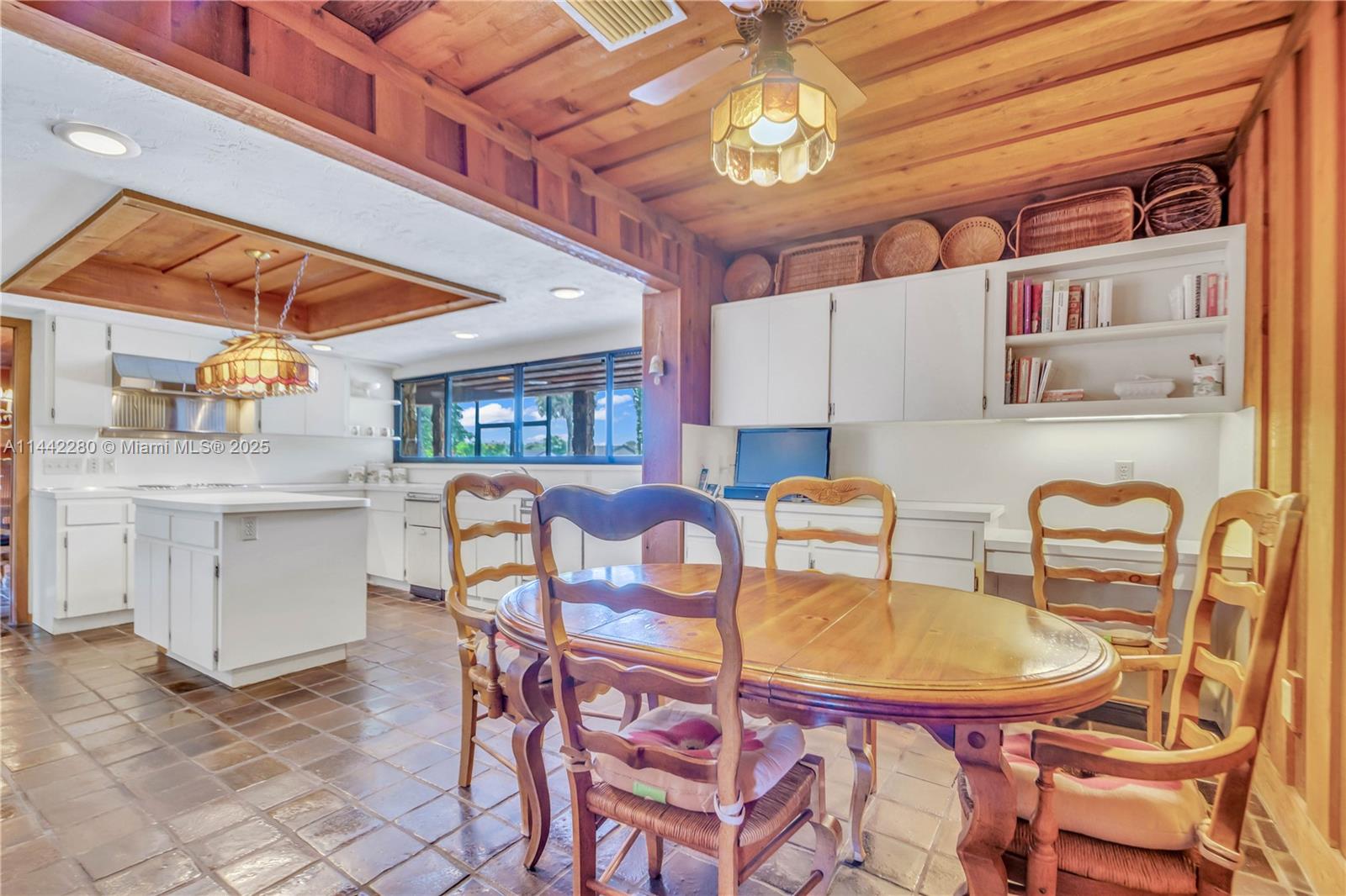 Horse Country - Land