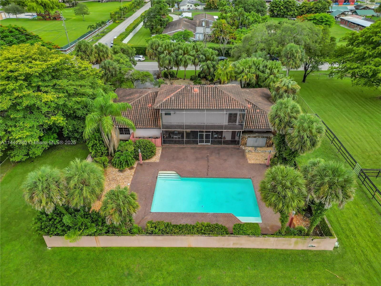 Horse Country - Land