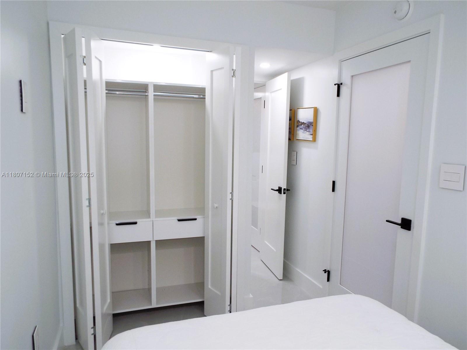 ARLEN BEACH CONDO - Residential