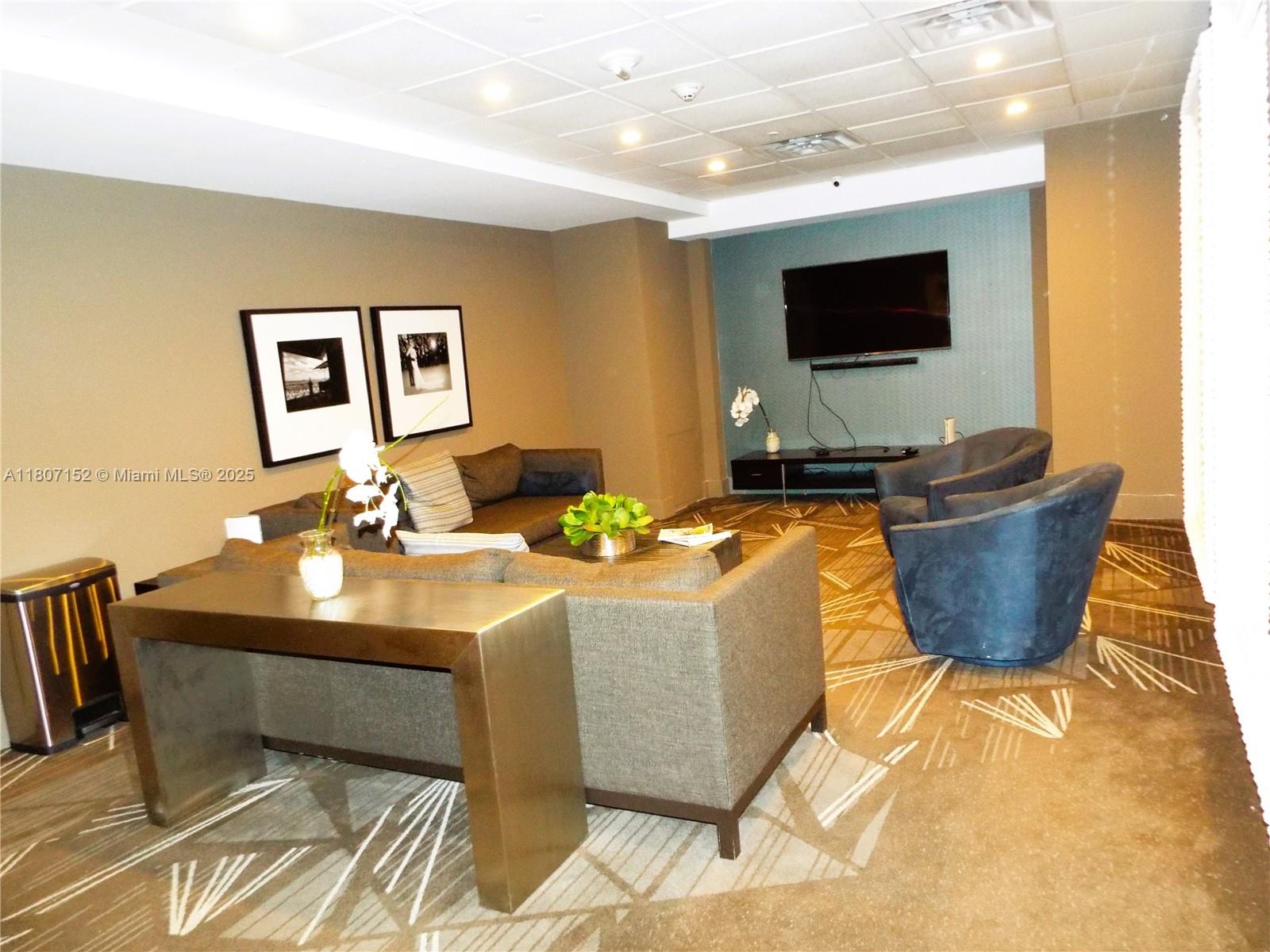 ARLEN BEACH CONDO - Residential