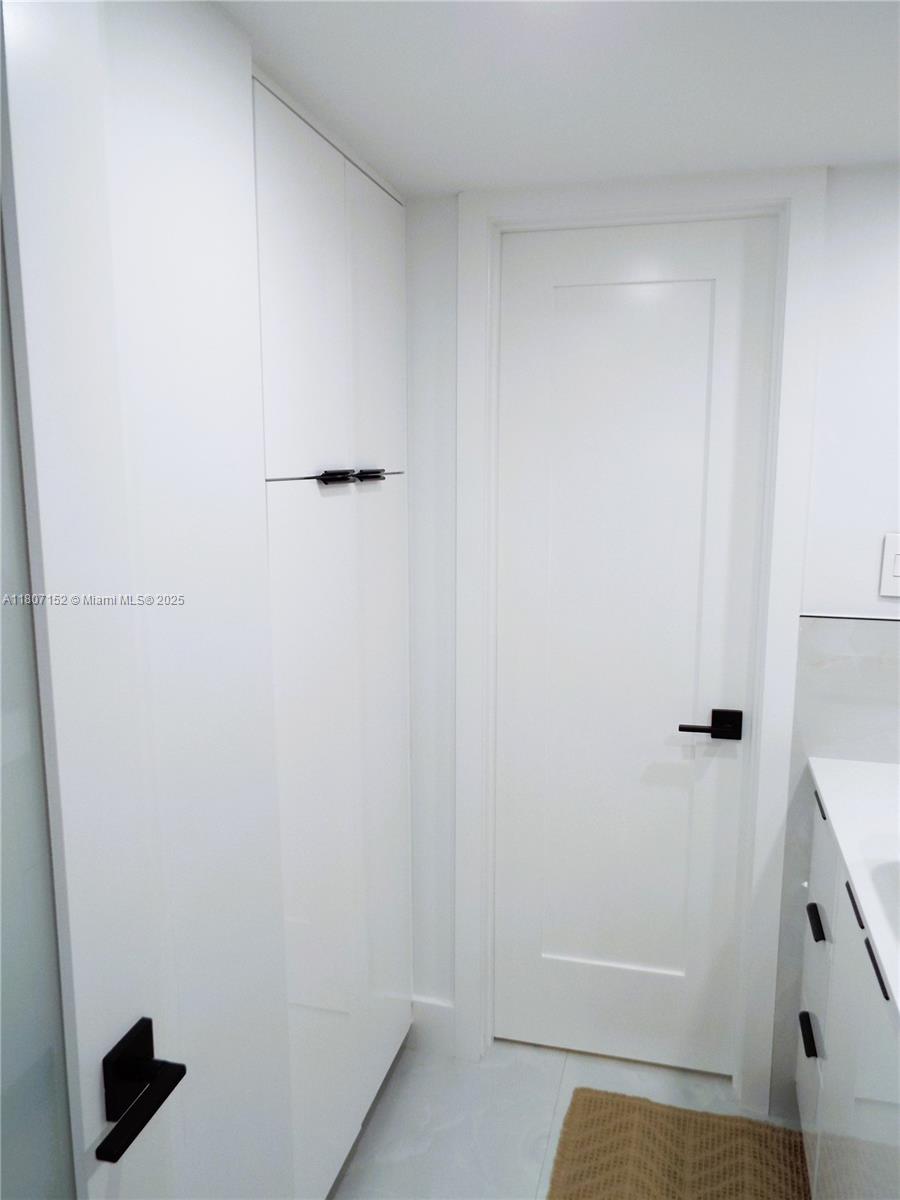 ARLEN BEACH CONDO - Residential