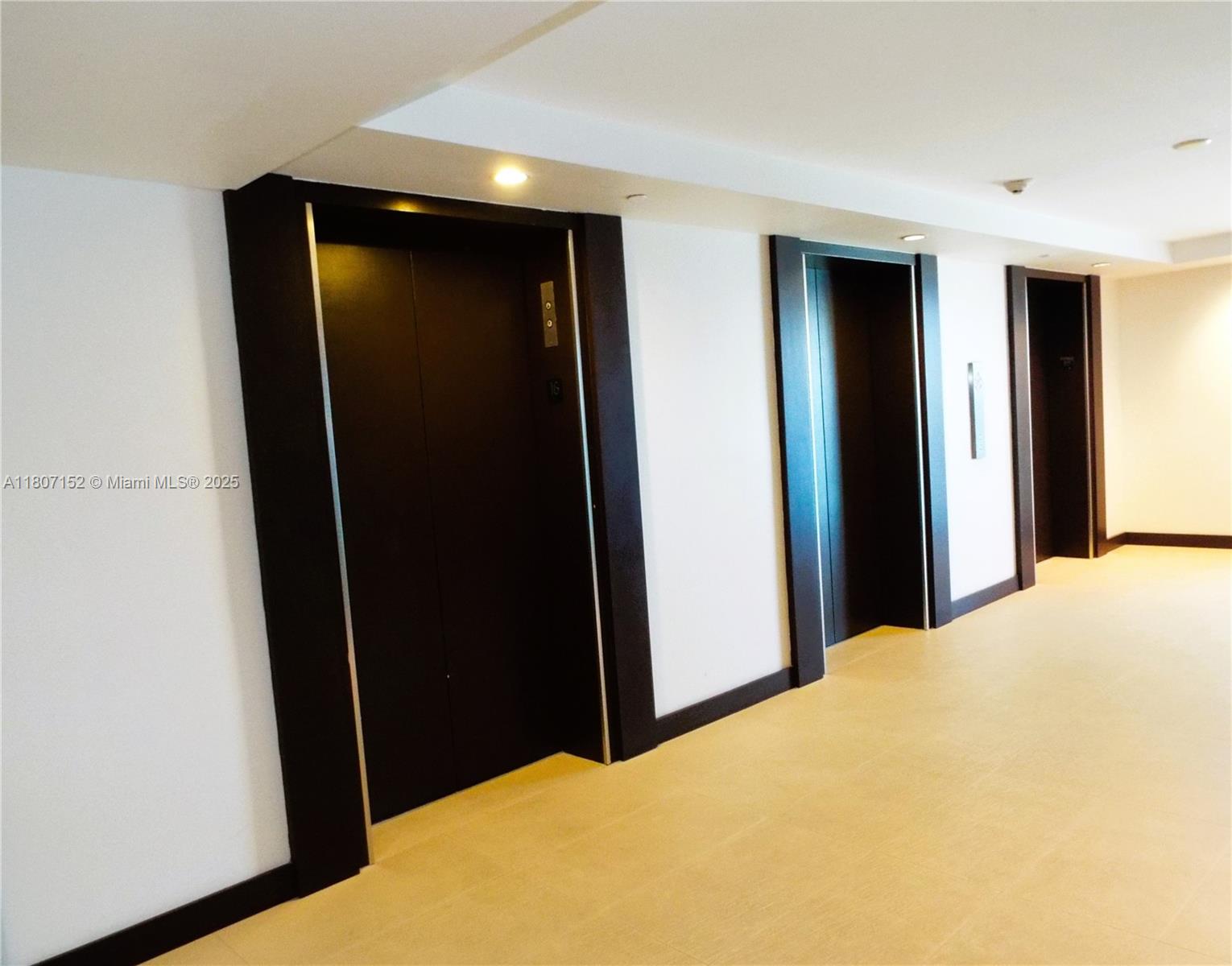 ARLEN BEACH CONDO - Residential