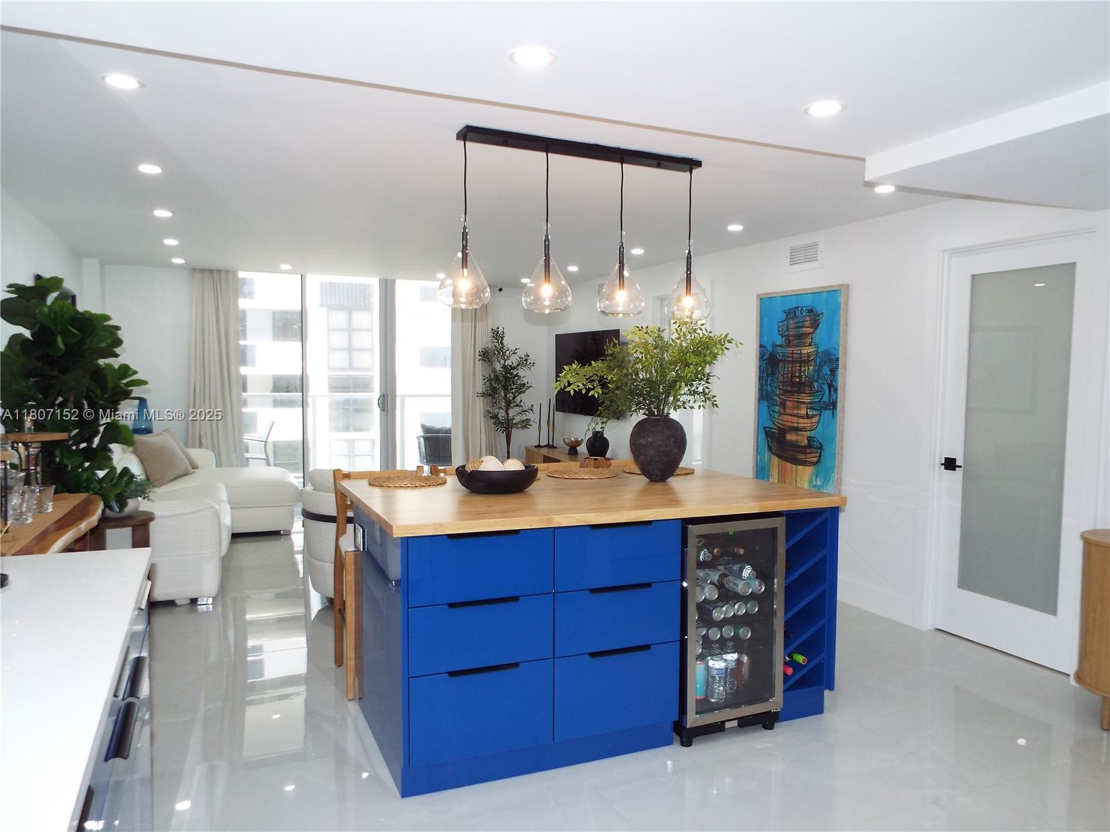 ARLEN BEACH CONDO - Residential