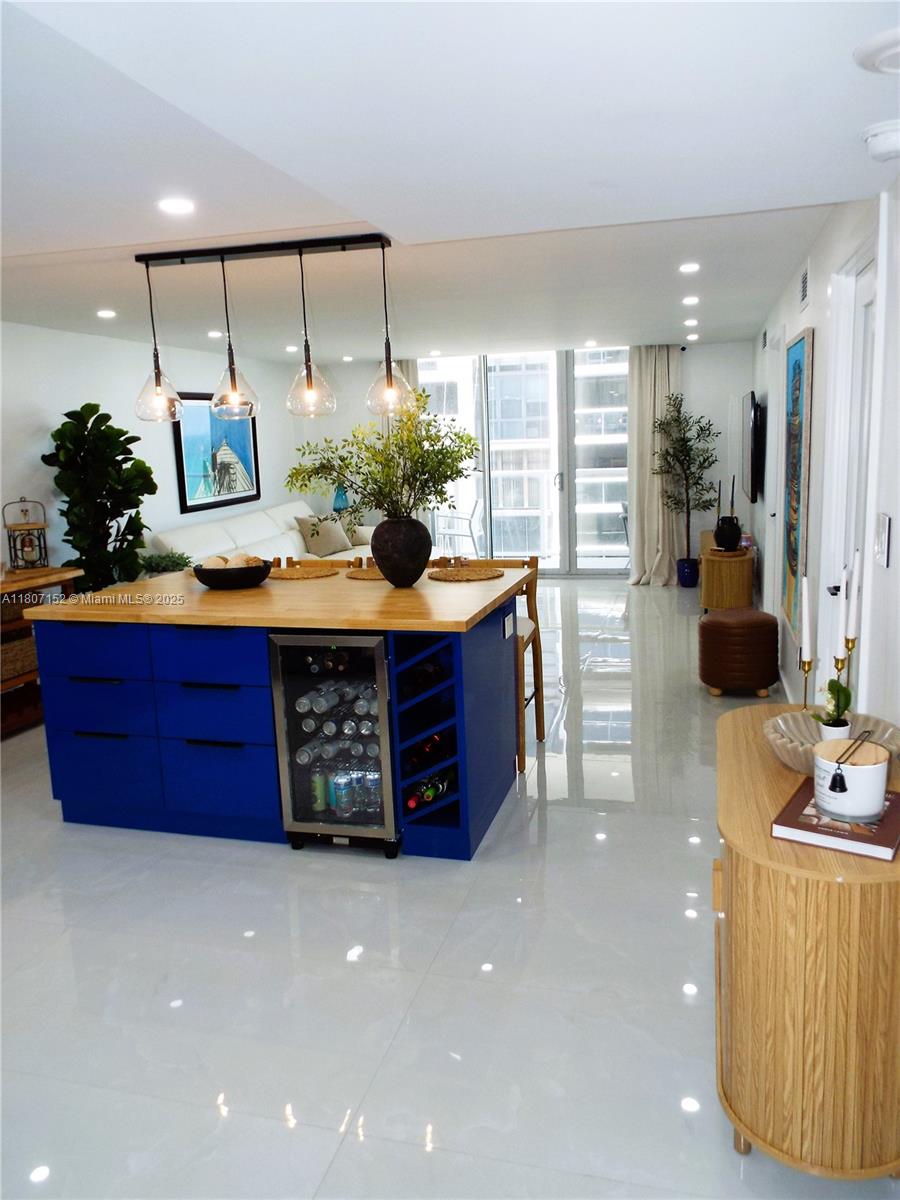 ARLEN BEACH CONDO - Residential