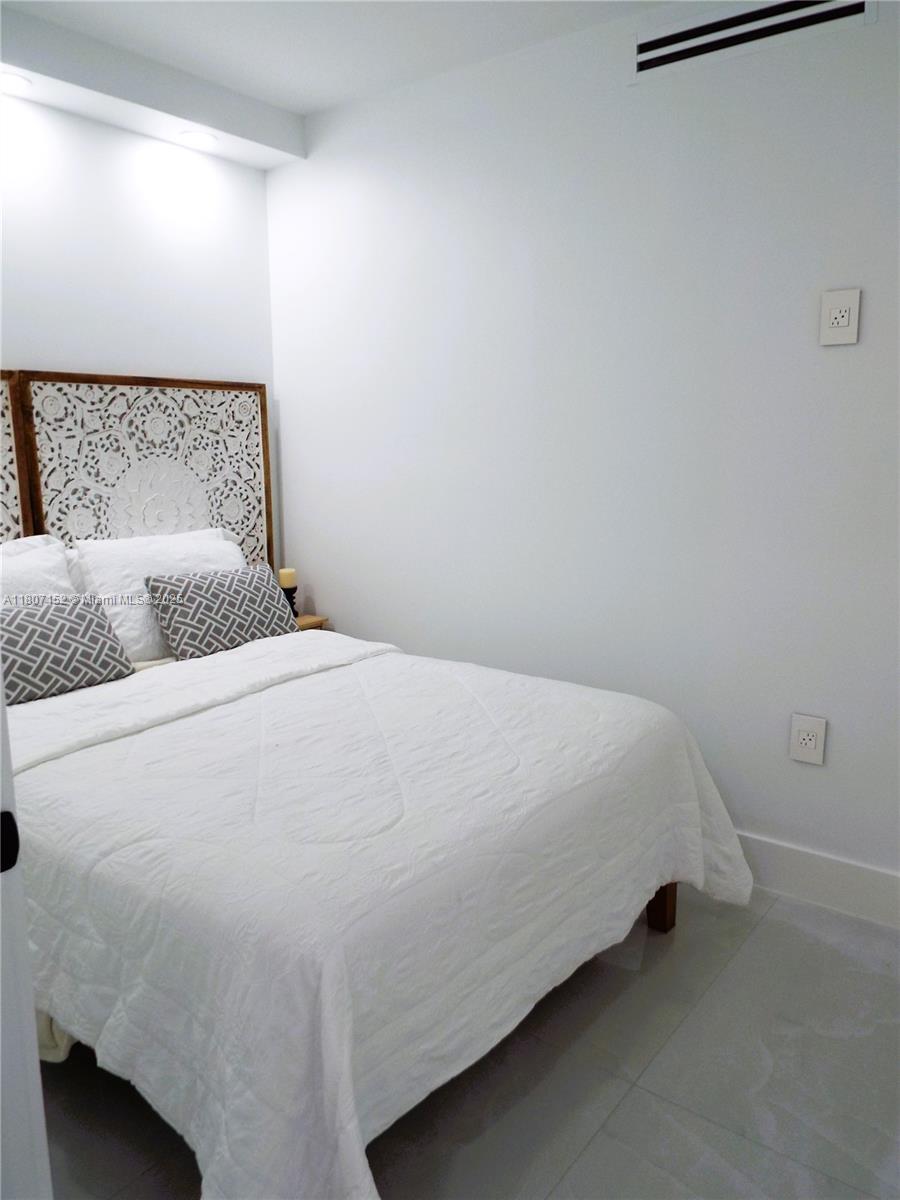 ARLEN BEACH CONDO - Residential