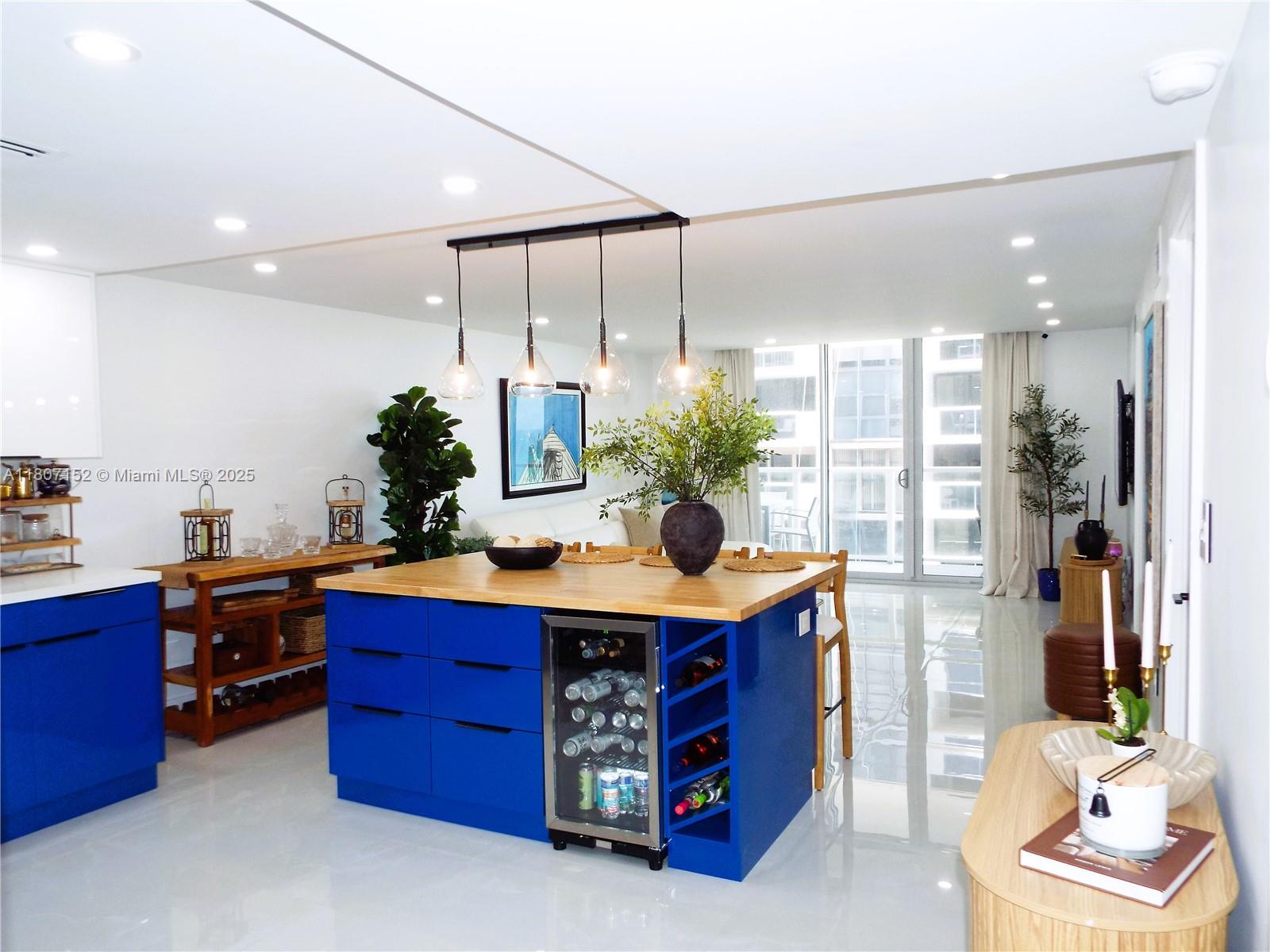 ARLEN BEACH CONDO - Residential