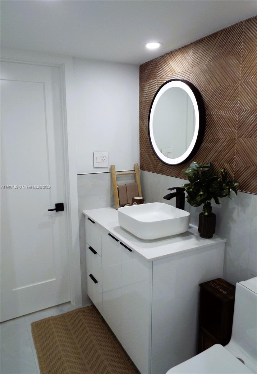 ARLEN BEACH CONDO - Residential