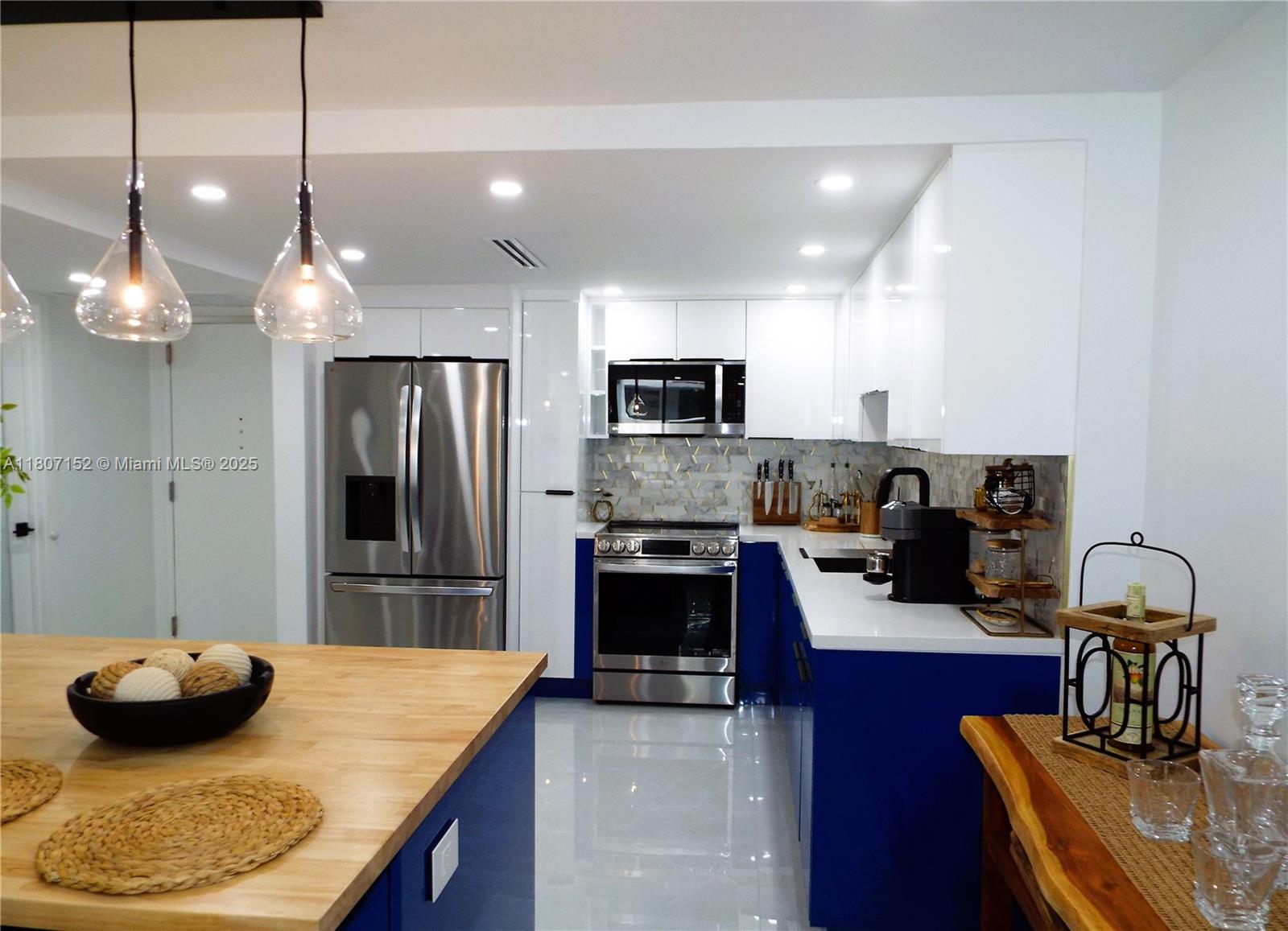 ARLEN BEACH CONDO - Residential