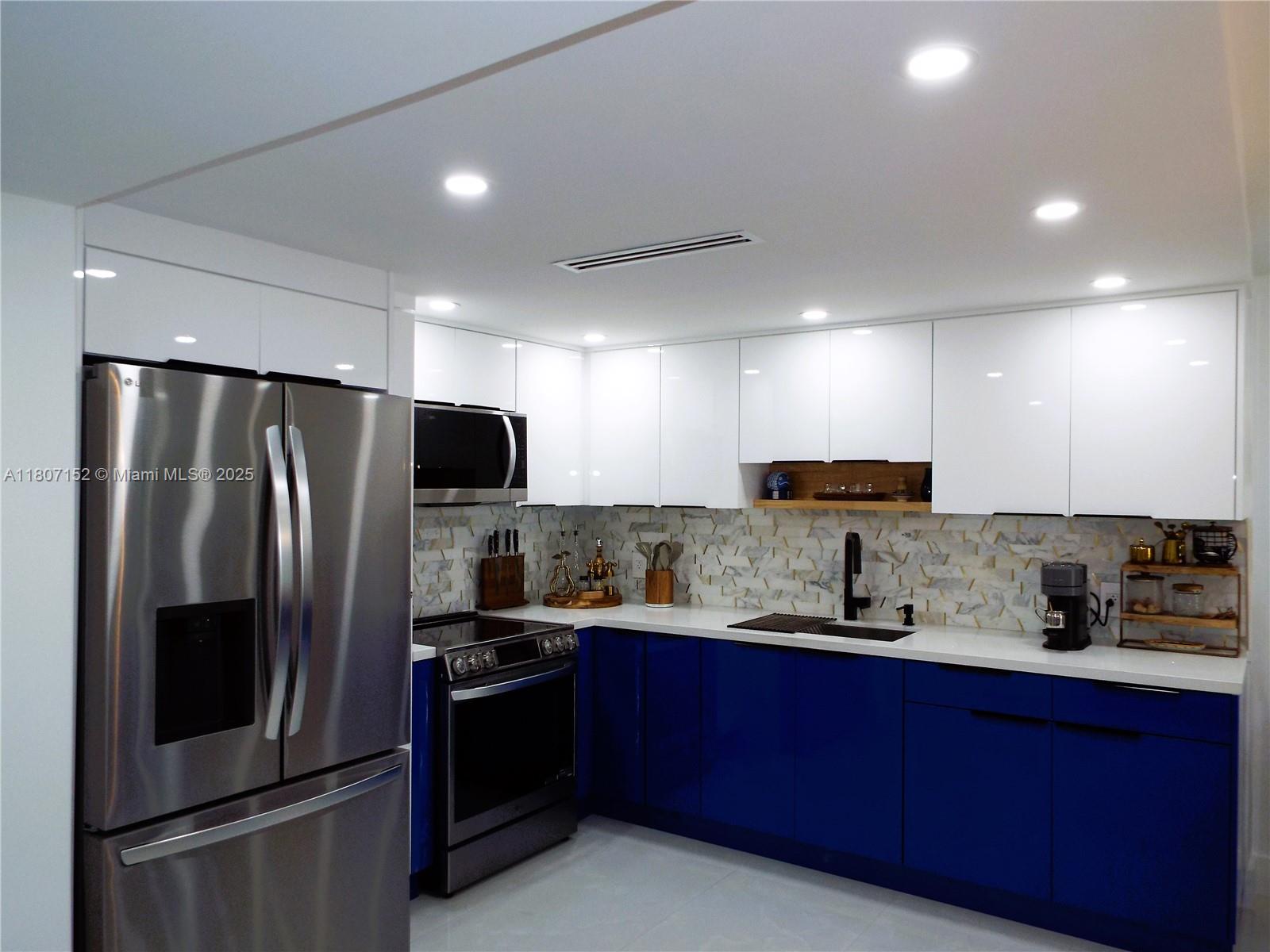 ARLEN BEACH CONDO - Residential