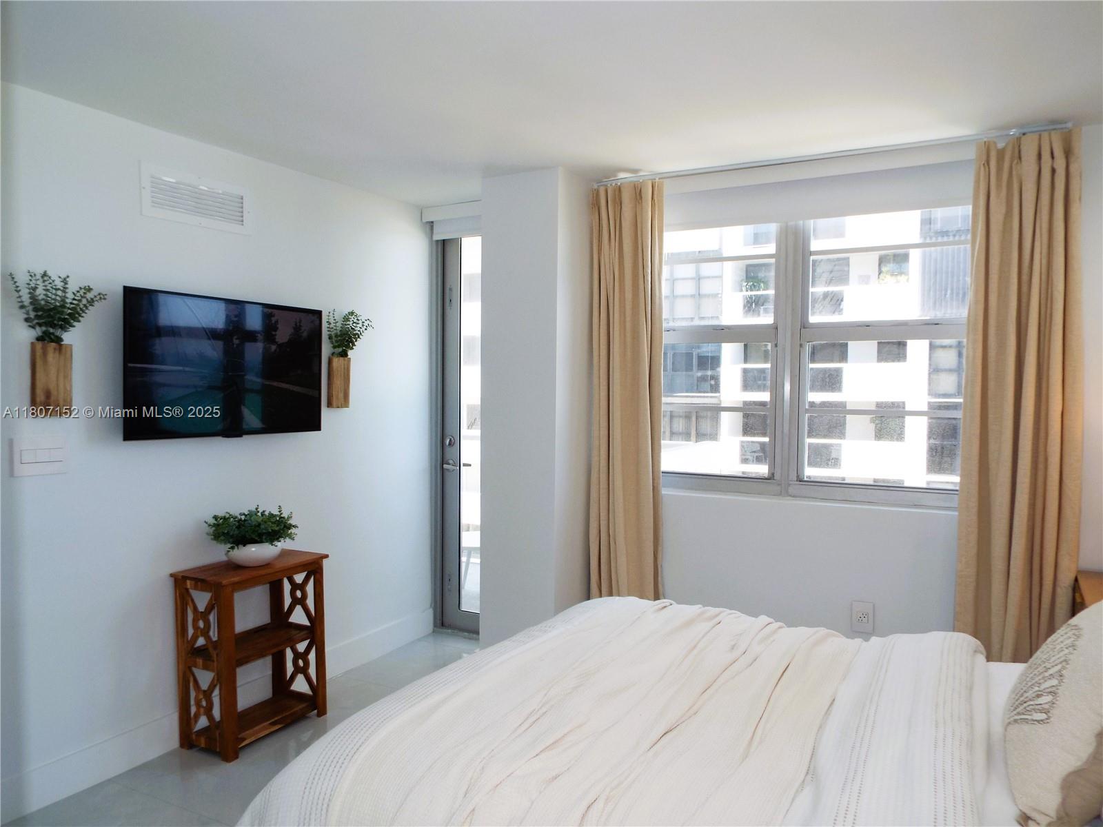 ARLEN BEACH CONDO - Residential