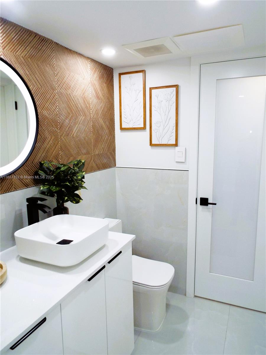 ARLEN BEACH CONDO - Residential