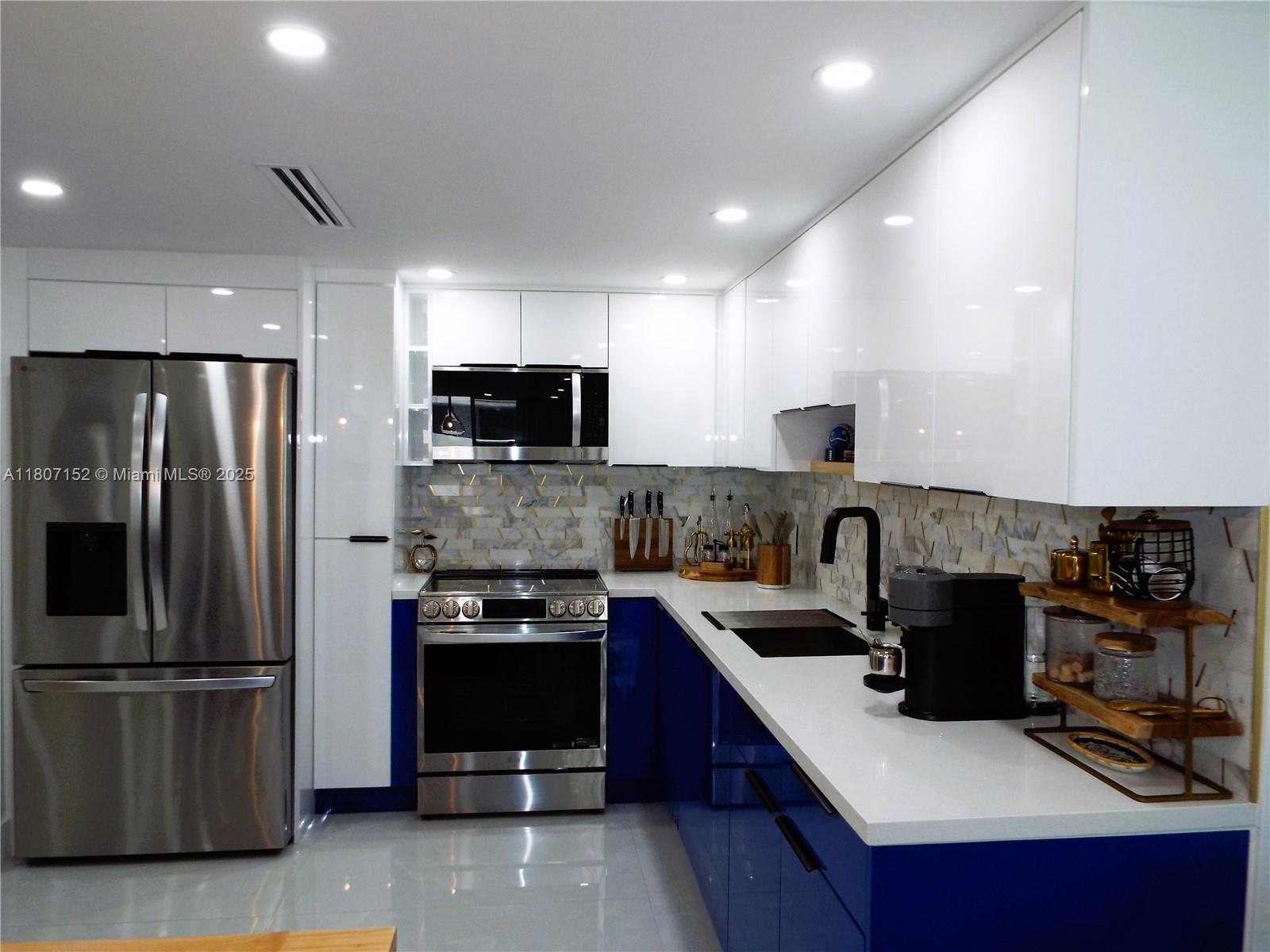 ARLEN BEACH CONDO - Residential