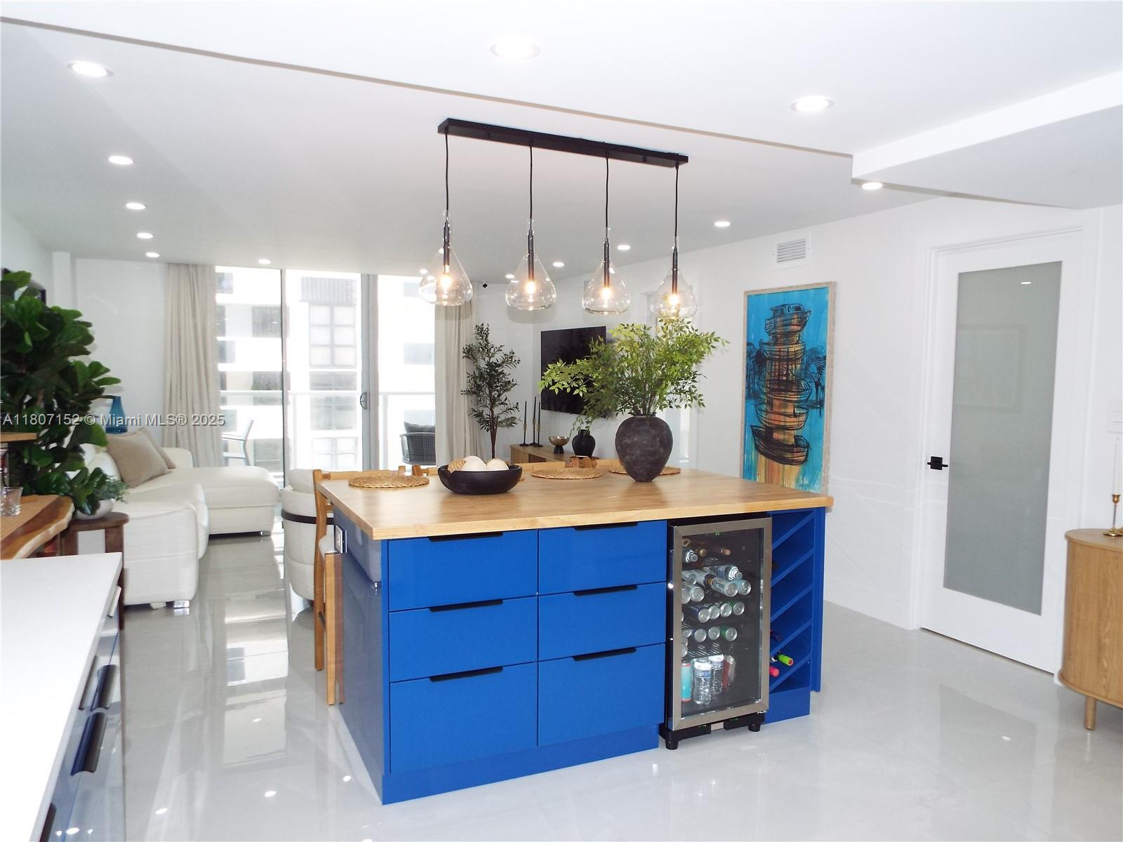 ARLEN BEACH CONDO - Residential