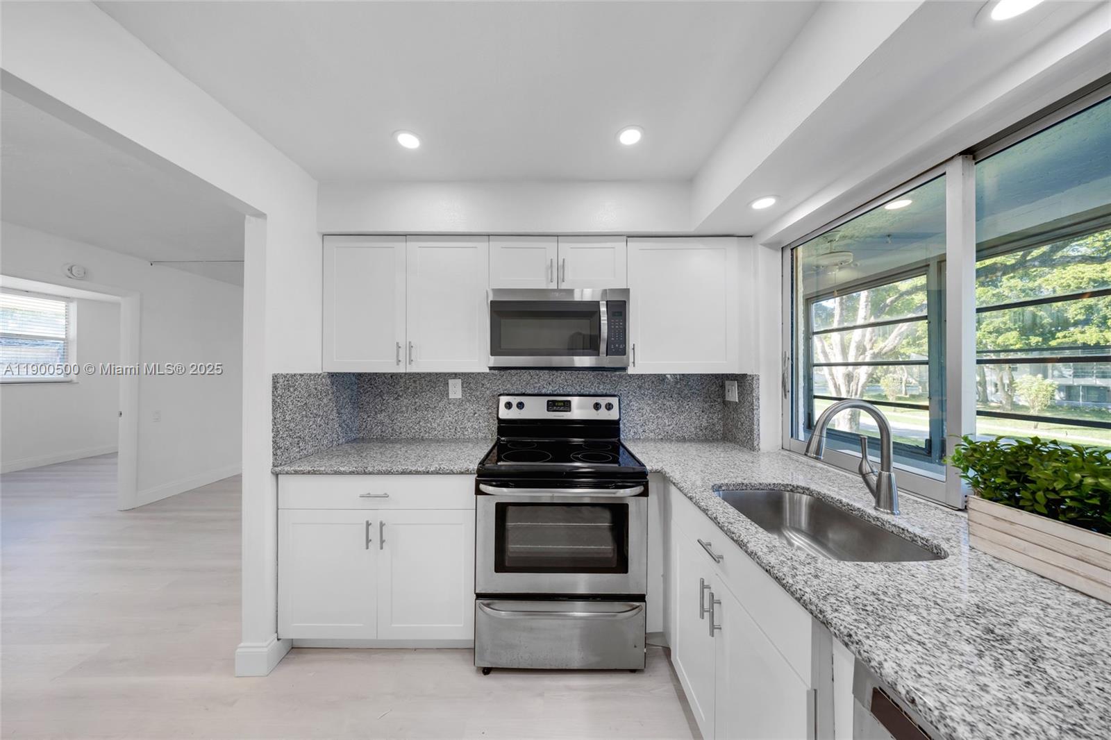 LIME BAY CONDOMINIUM 4 - Residential