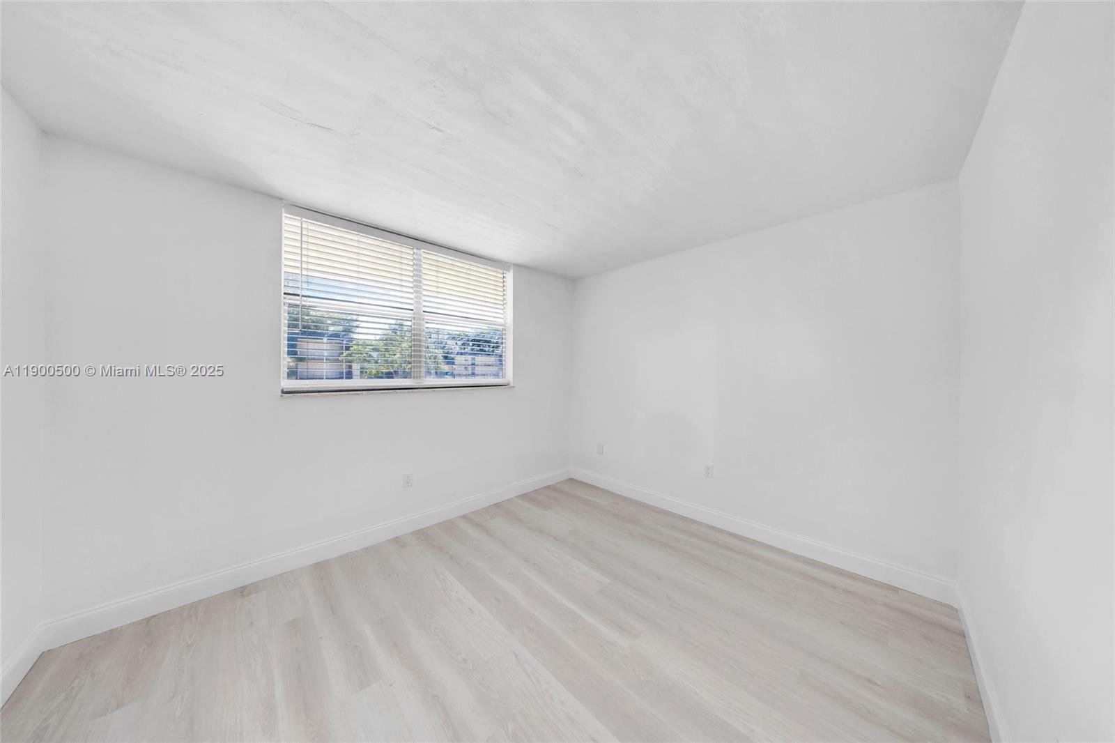 LIME BAY CONDOMINIUM 4 - Residential