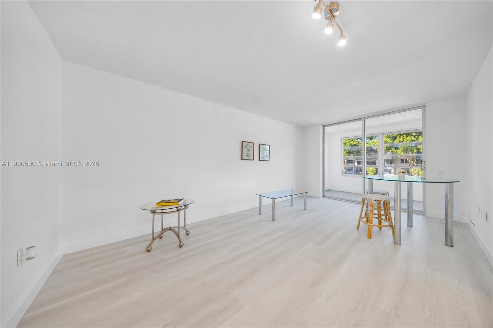 LIME BAY CONDOMINIUM 4 - Residential