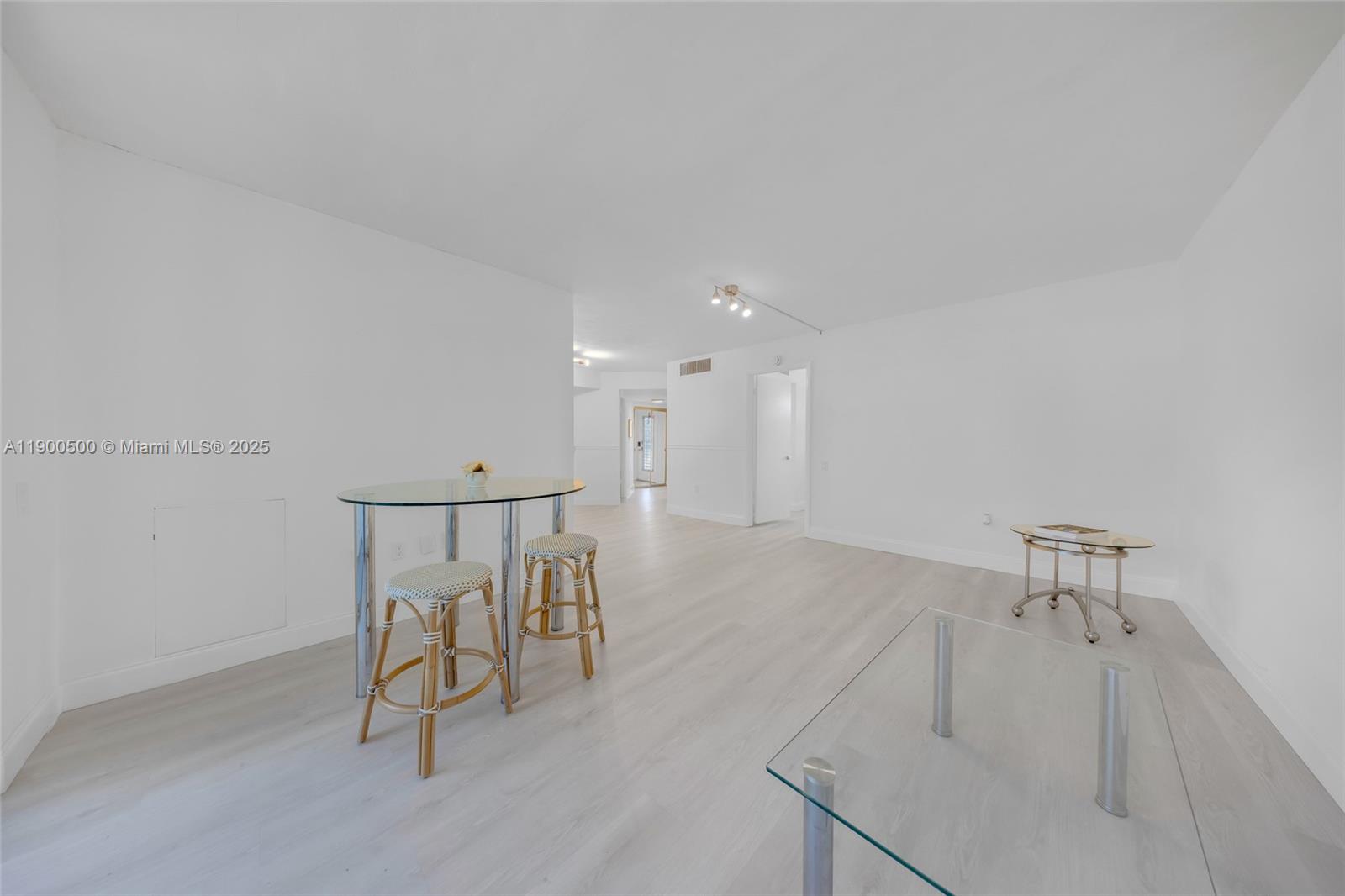 LIME BAY CONDOMINIUM 4 - Residential