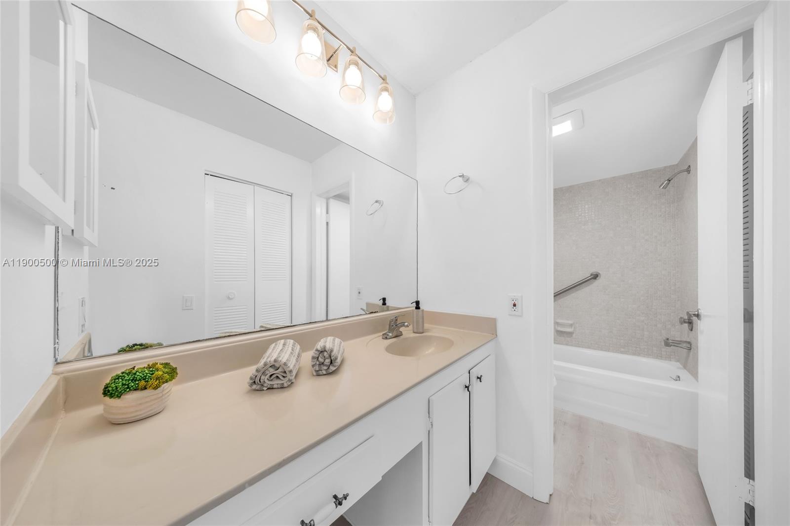 LIME BAY CONDOMINIUM 4 - Residential