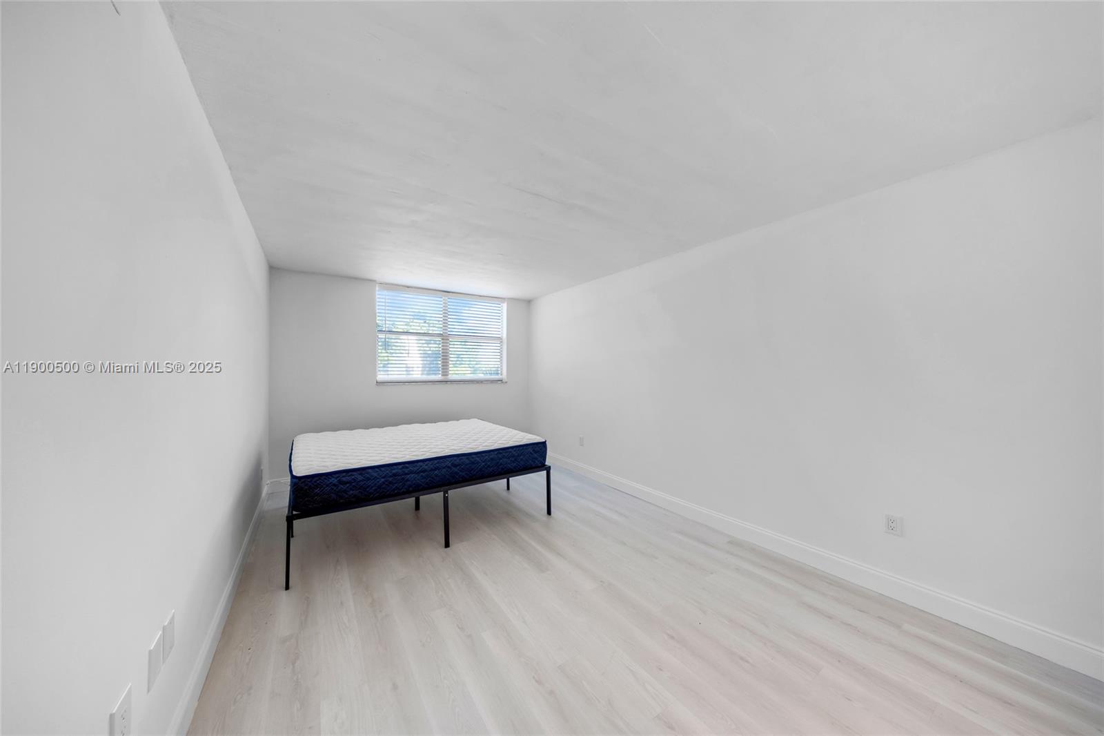 LIME BAY CONDOMINIUM 4 - Residential