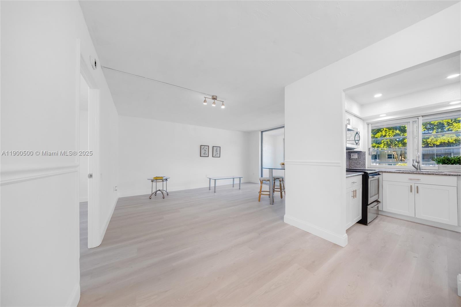 LIME BAY CONDOMINIUM 4 - Residential