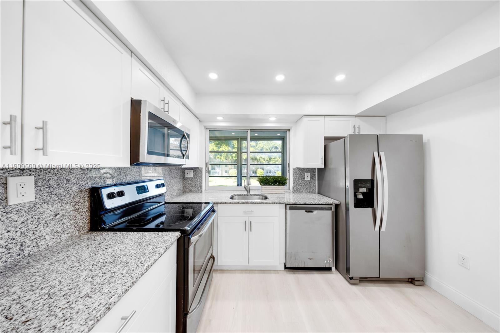 LIME BAY CONDOMINIUM 4 - Residential