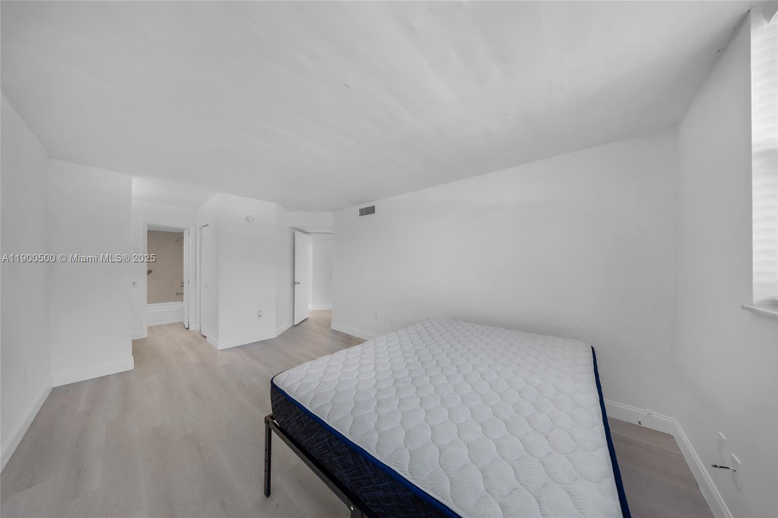LIME BAY CONDOMINIUM 4 - Residential
