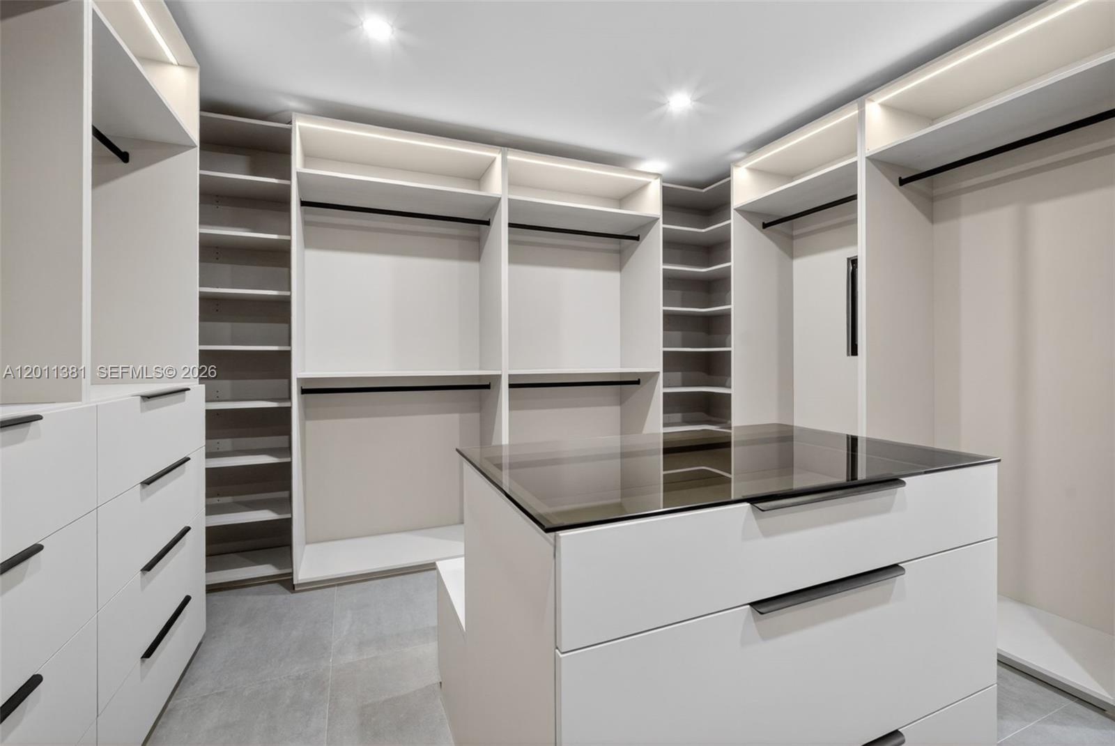 HOLLYWOOD HILLS AMEN PLAT - Residential