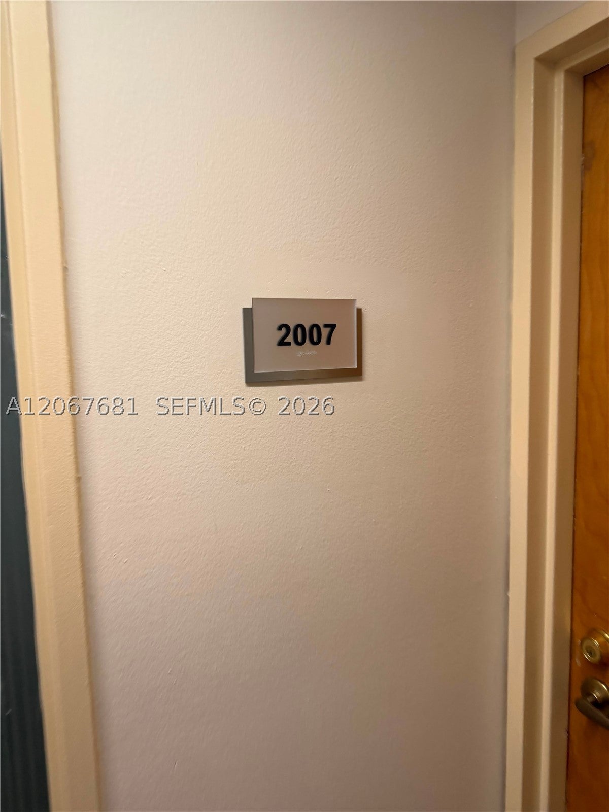 7601 E Treasure Dr 2007