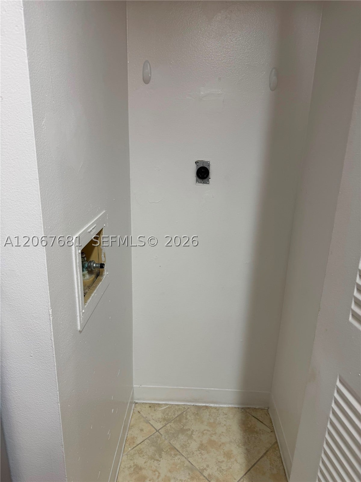 7601 E Treasure Dr 2007