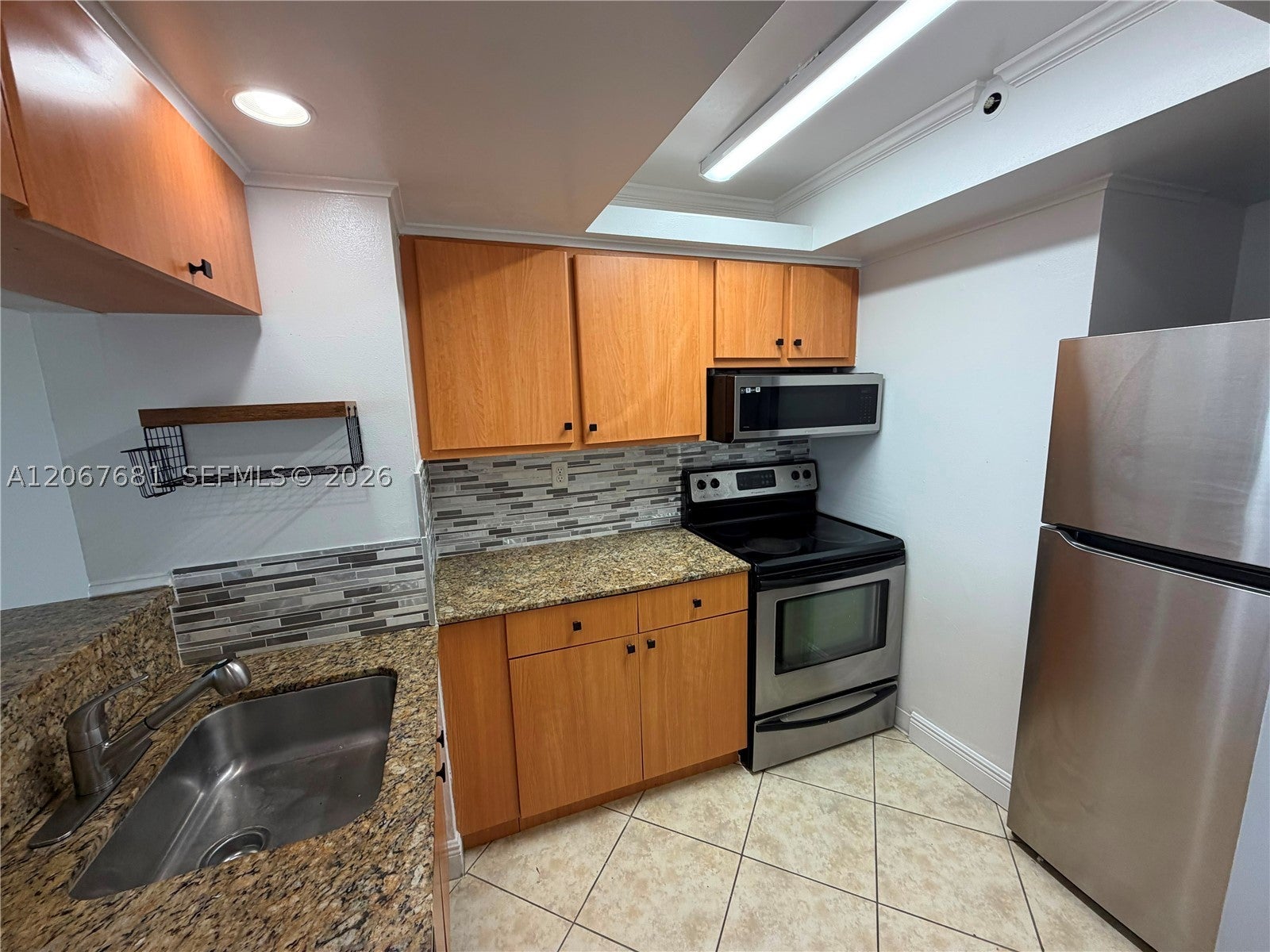 7601 E Treasure Dr 2007