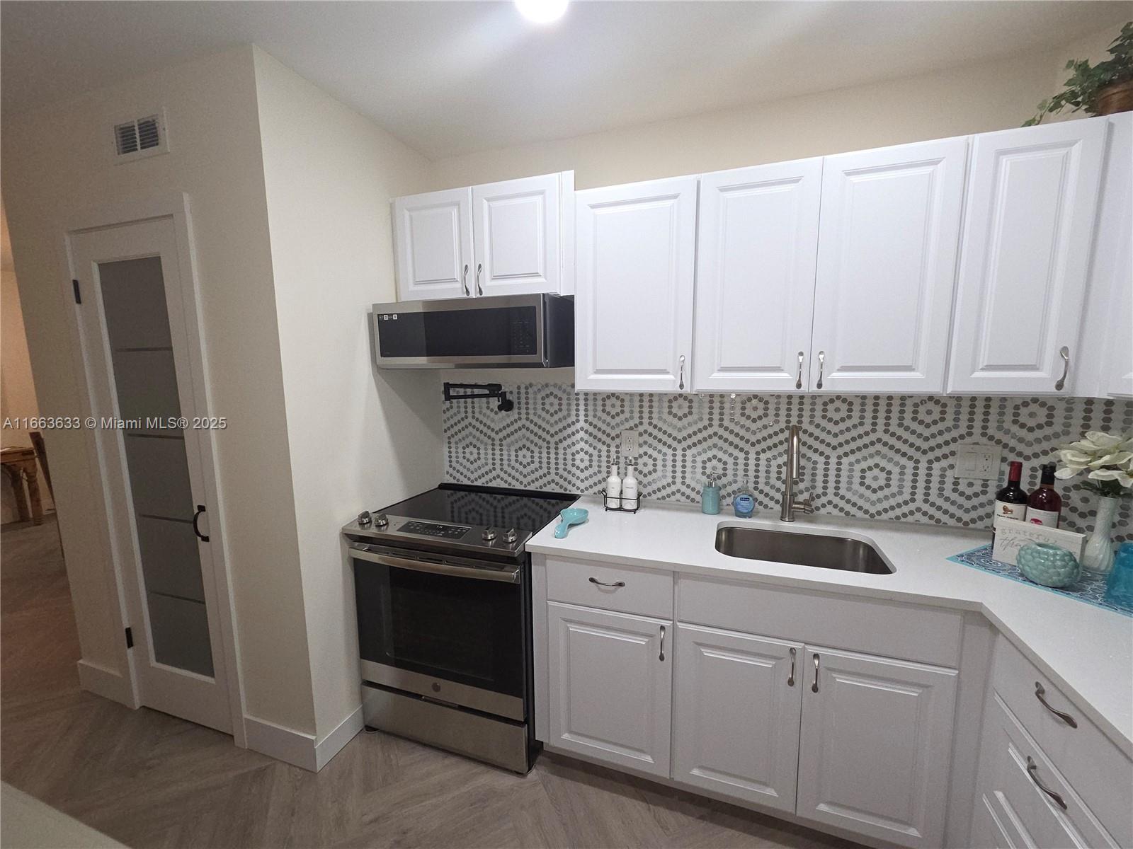 OAKLAND GROVE VILLAGE CON - Residential