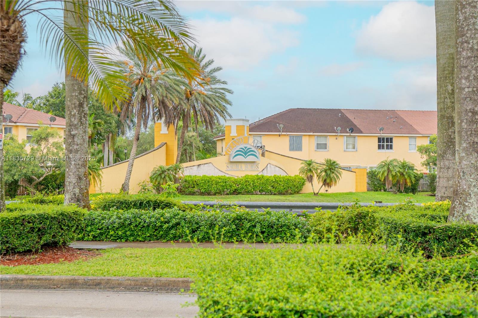 GRAND LAKES PHASE I - Residential