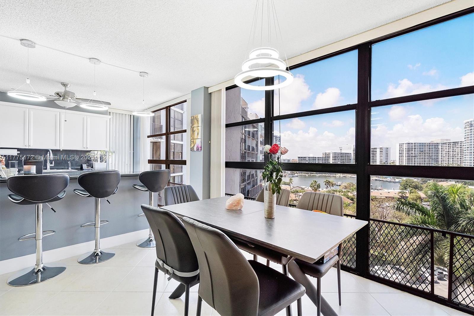 200 Leslie Dr 901