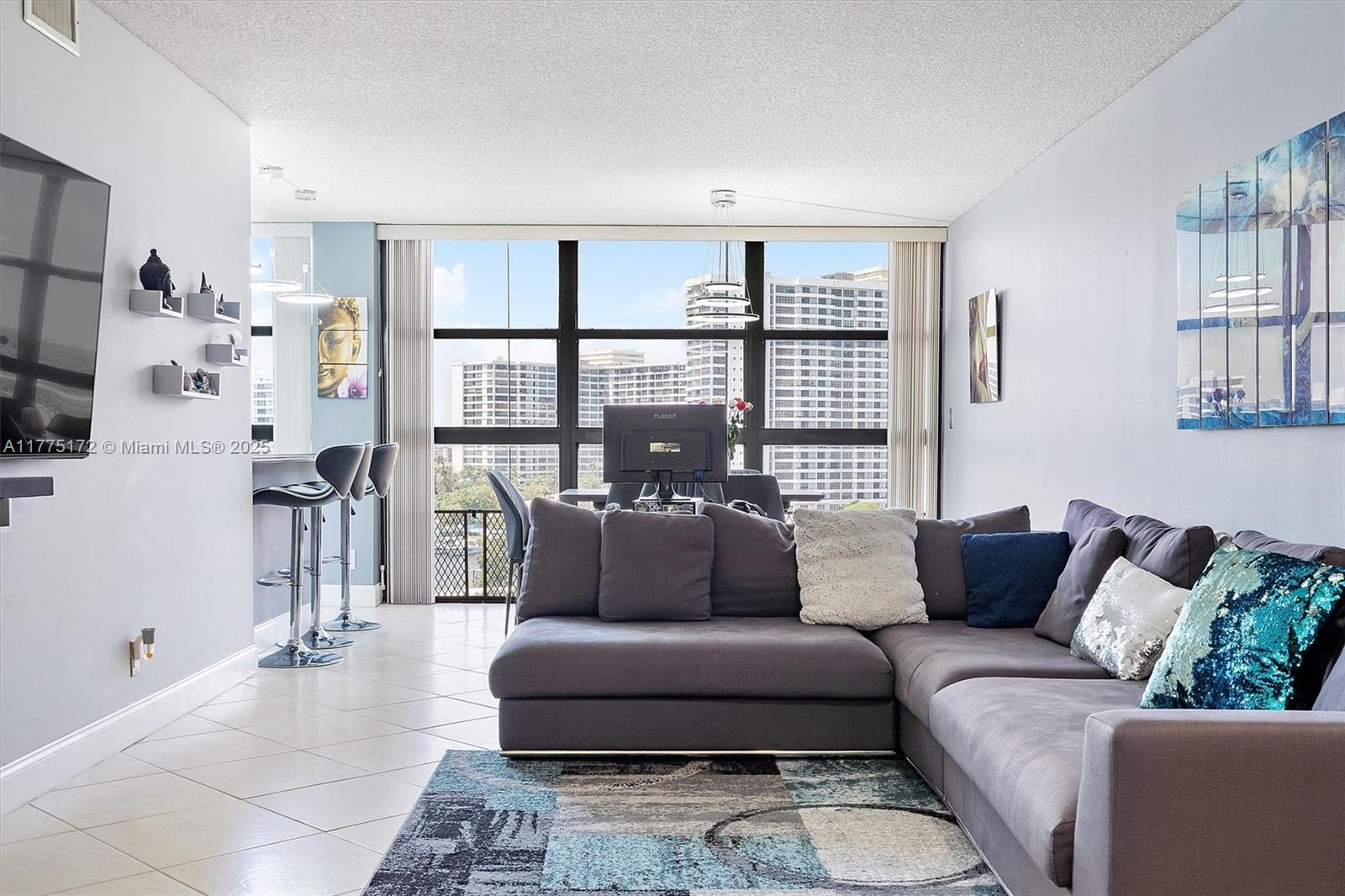 200 Leslie Dr 901