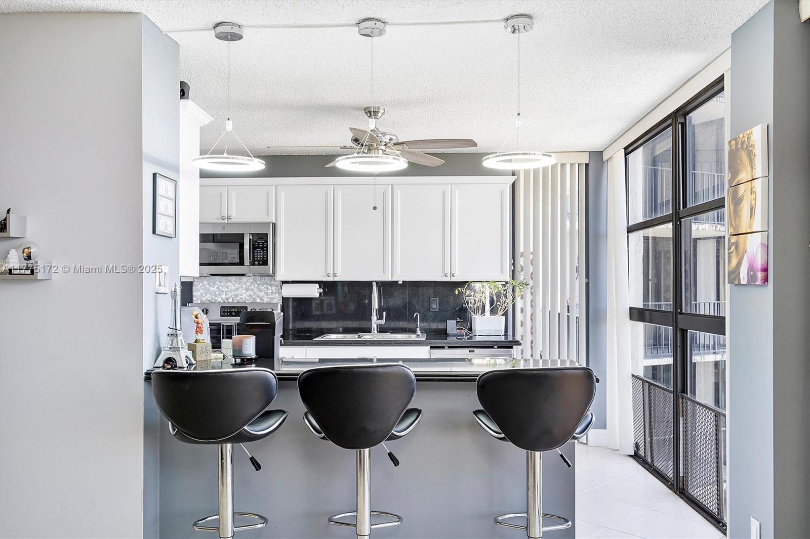 200 Leslie Dr 901