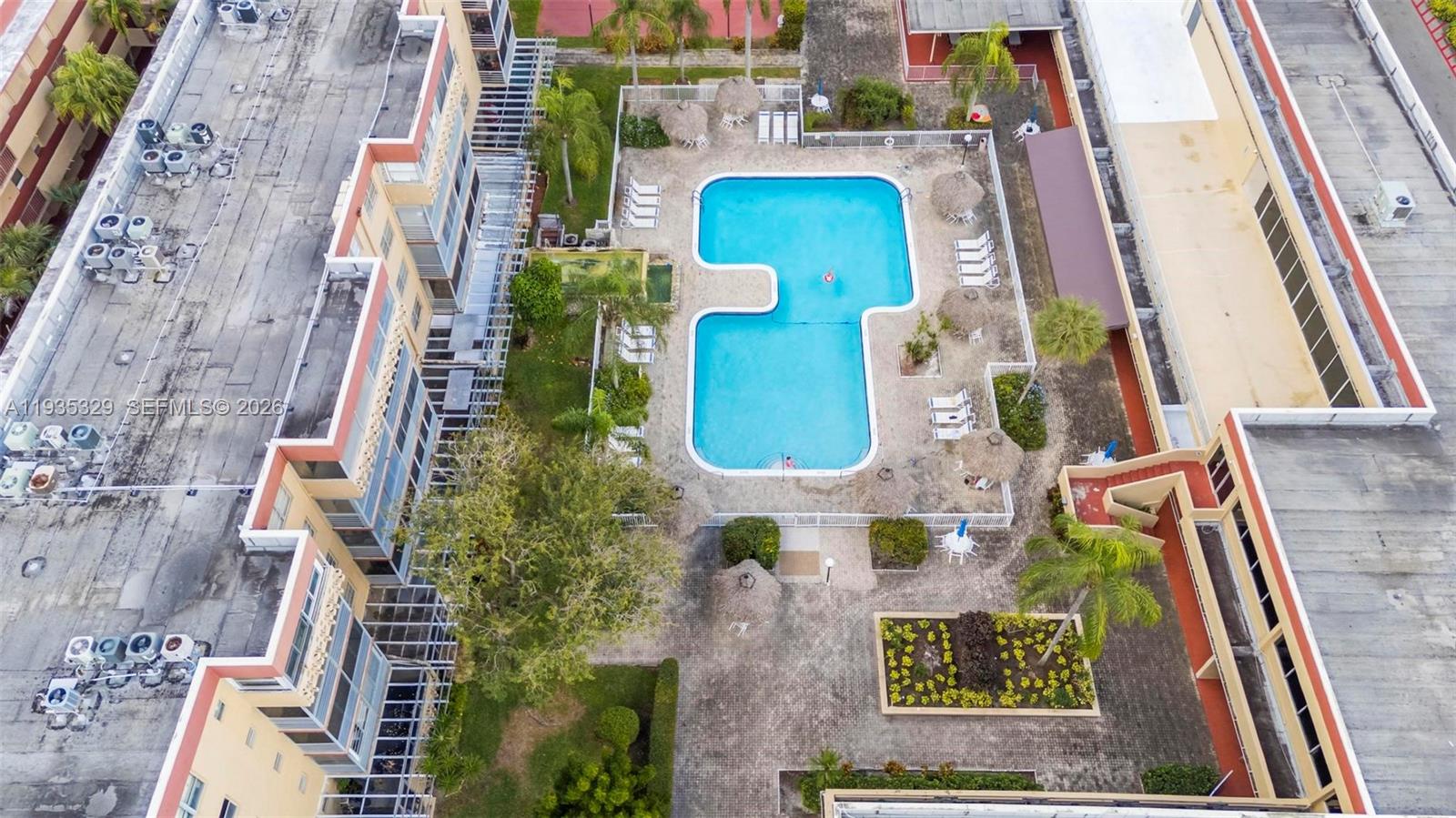 POLYNESIAN GARDENS CONDOM - Residential